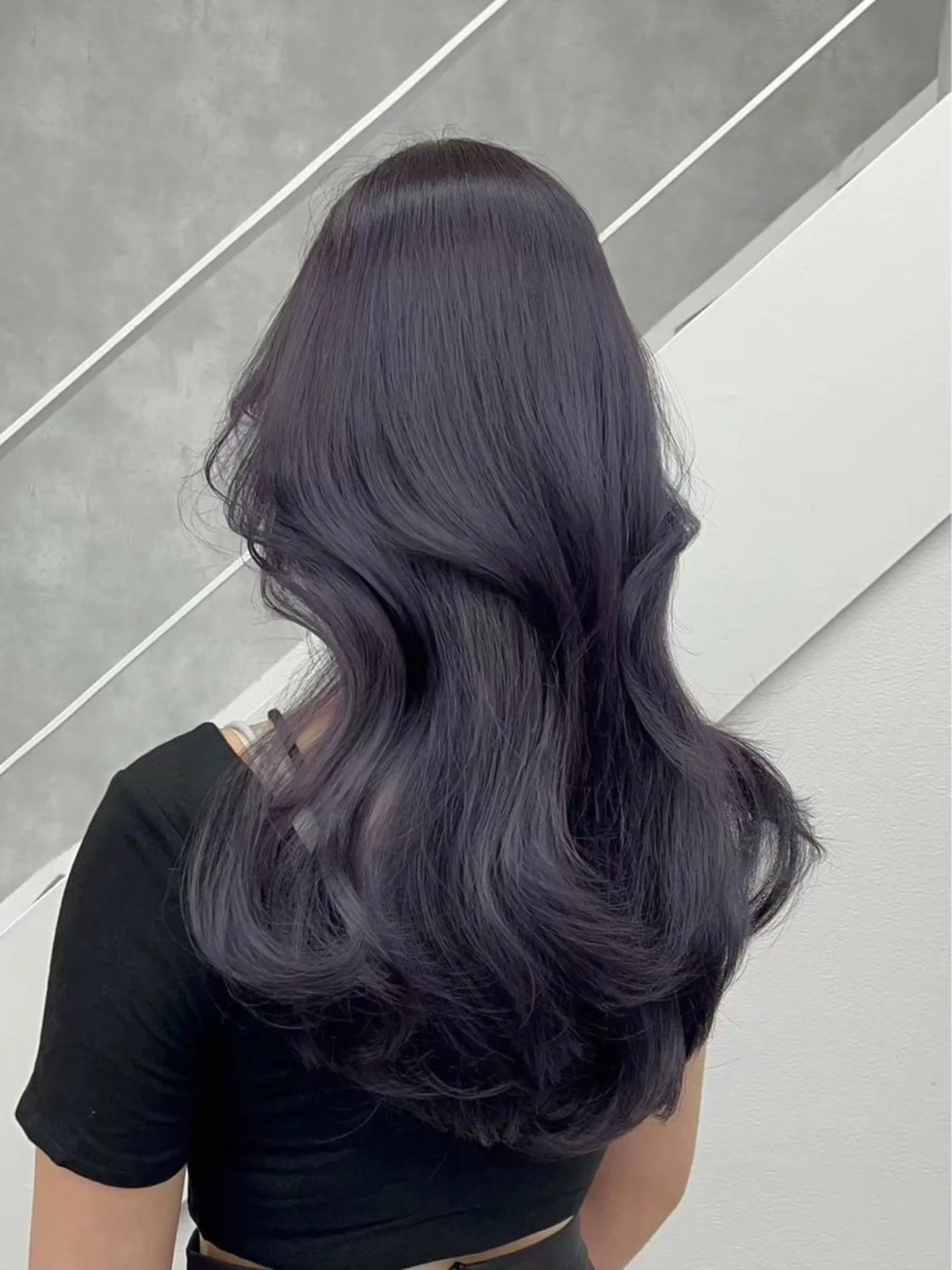 ロング カラー 黒髪 ブルーカラー ブルーブラック レイヤーカット カット ヘアカラー 塩入ひろの、韓国ヘア 梅田/束感まつ毛のマツエク・マツパデザイン