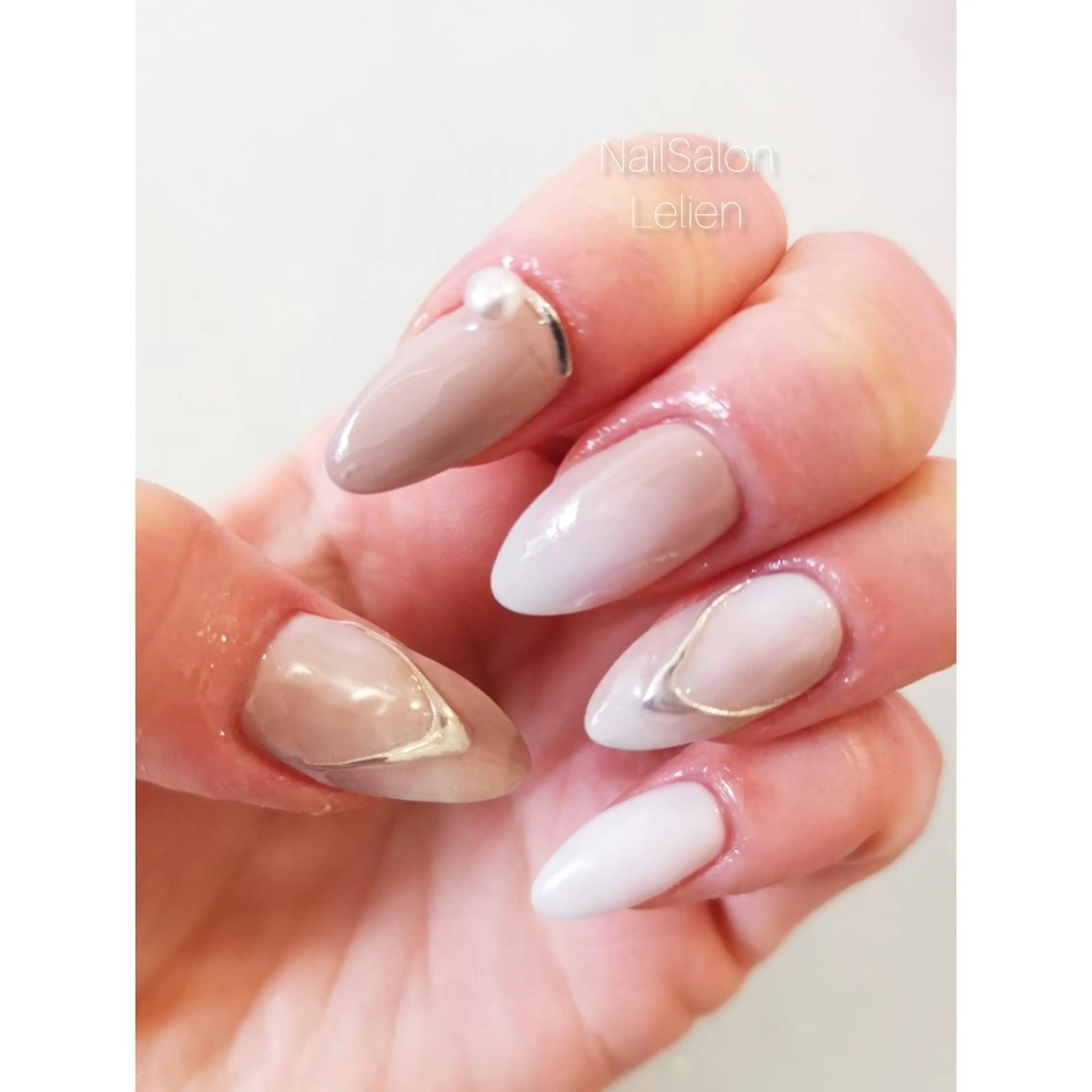 ネイル ミラーネイル ホワイト 人気エリア💖完全個室【ルリエ】所属・ネイルサロン Lelienルリエのネイルデザイン