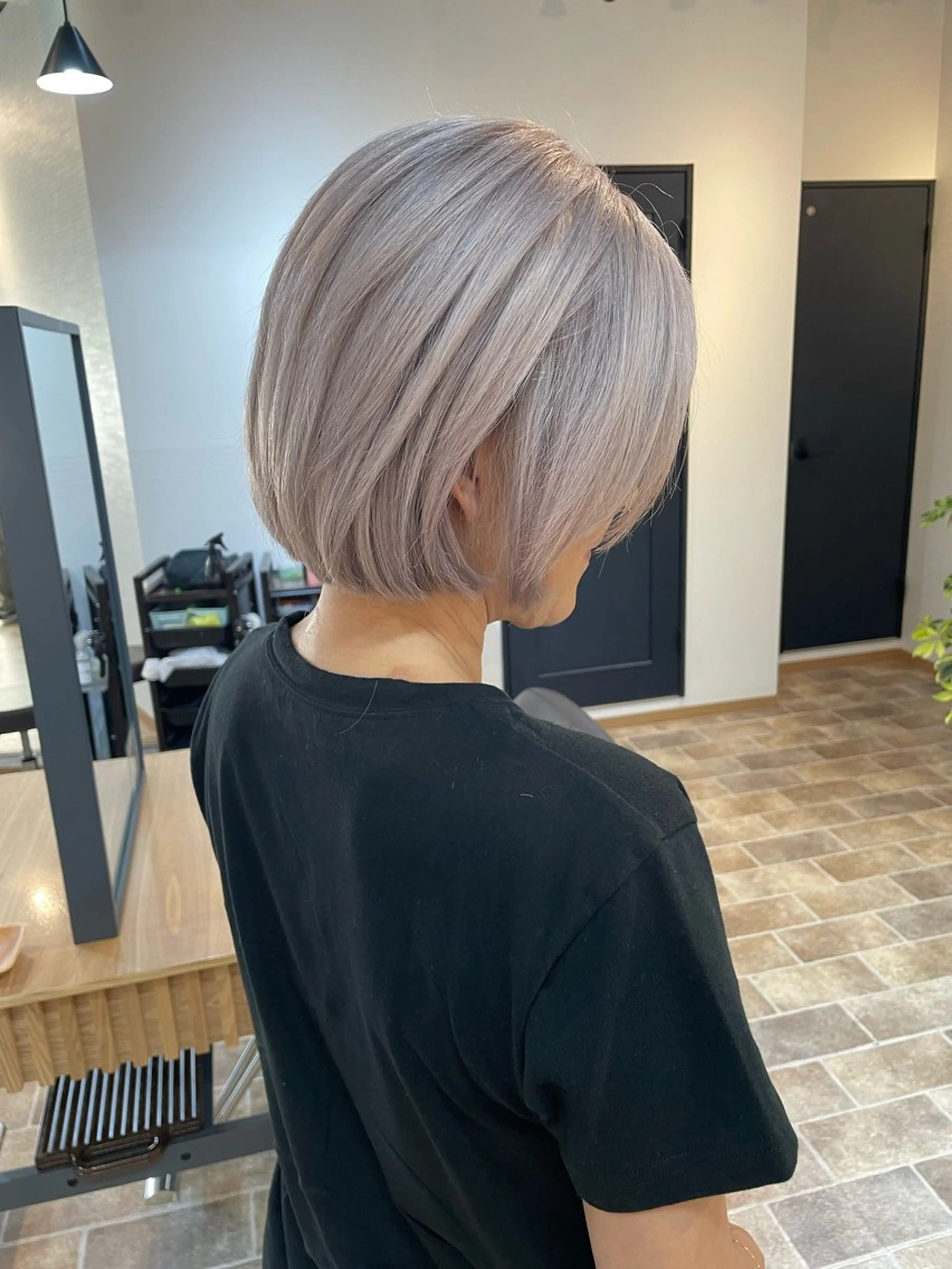 ショート カラー シルバー ホワイトシルバー ボブ カット ヘアカラー トリートメント STAR RIVER所属・YUI/ ブリーチカラー🌷のヘアスタイル