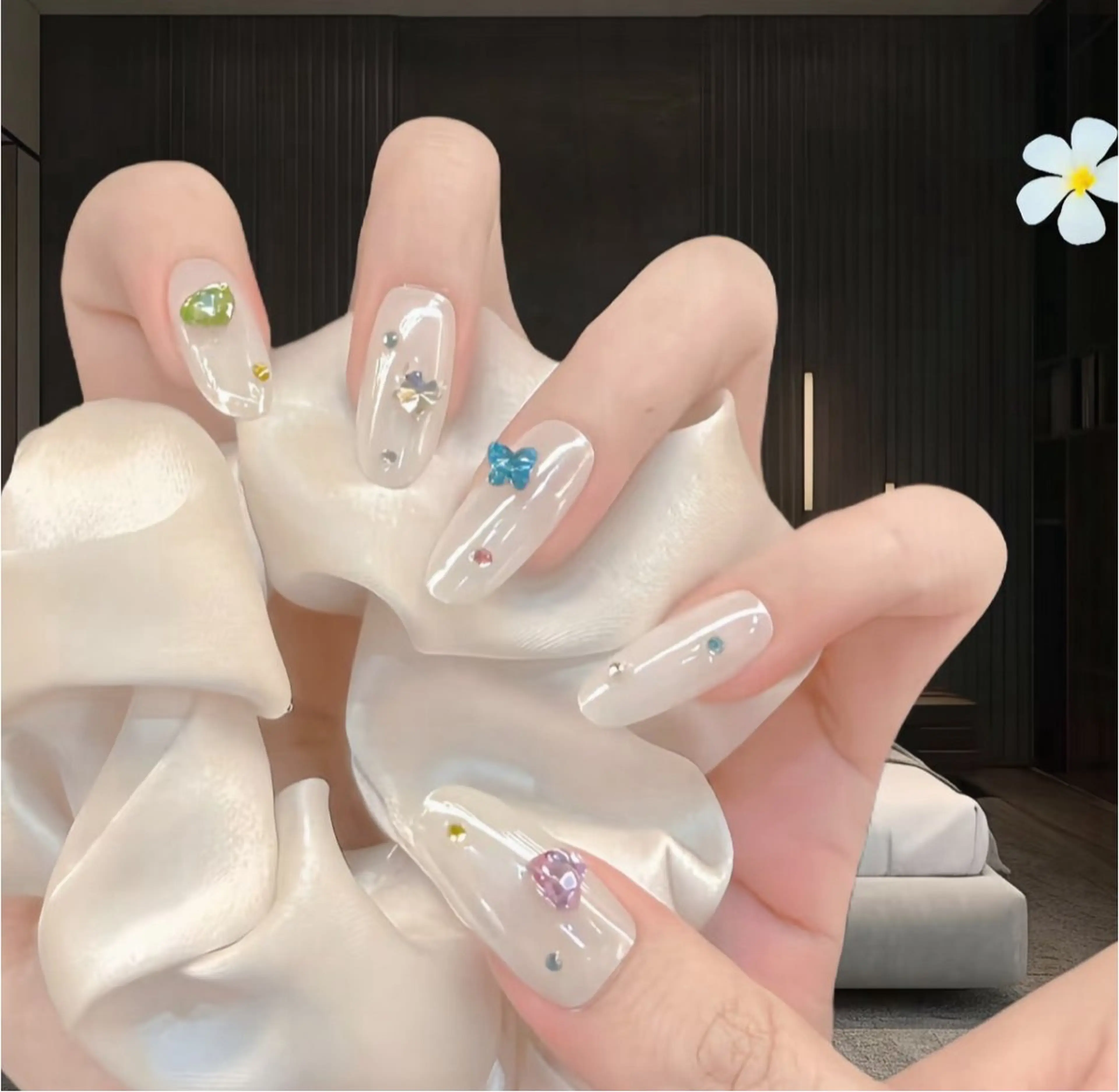 ネイル フレンチネイル ジェルネイル 韓国ネイル マグネットネイル ミラーネイル ハンドネイル iNEKO所属・Lee Leeのネイルデザイン