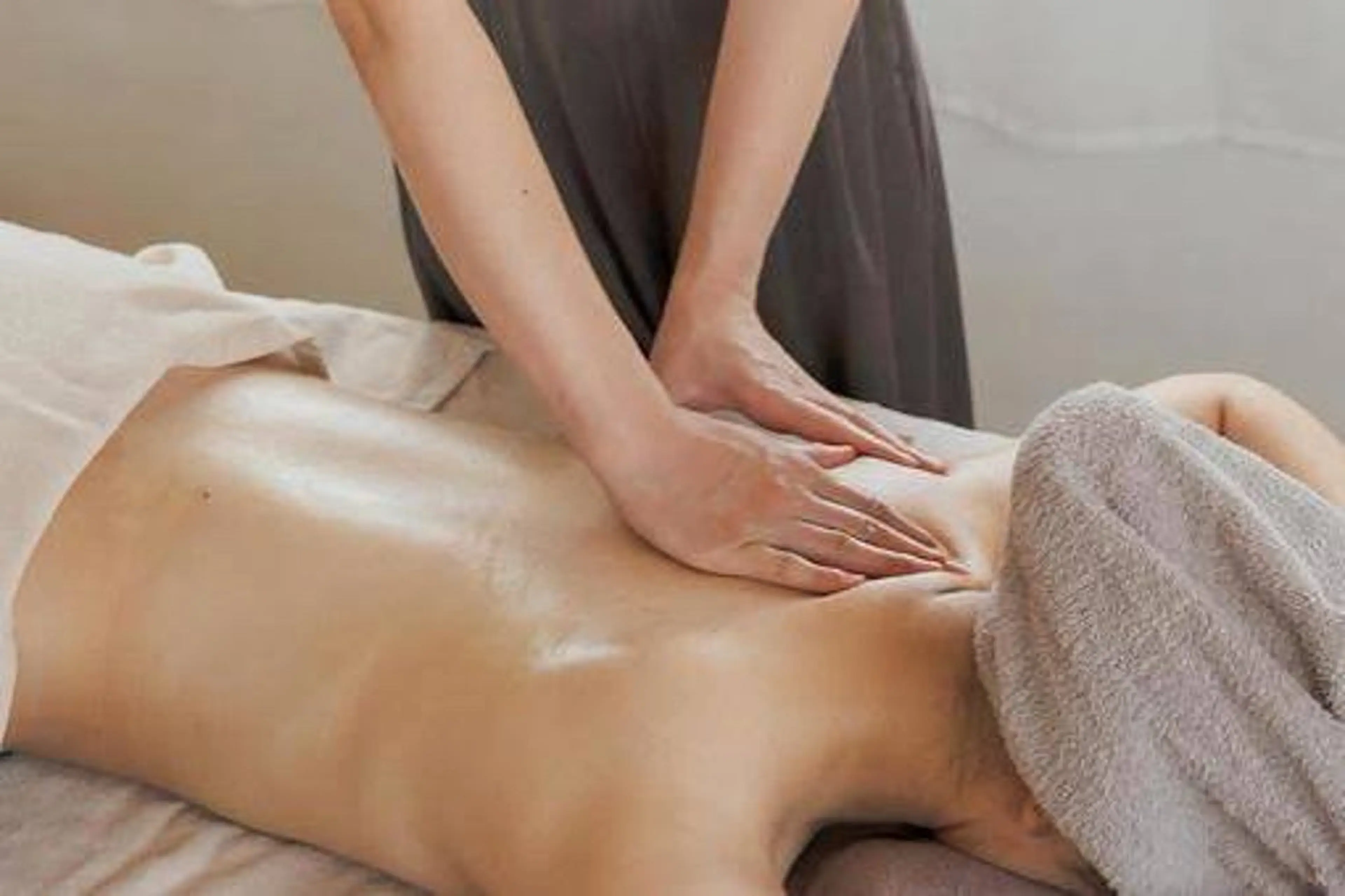 美♡背中スムースアロママッサージ🧖‍♀️（アロマフットバス/背中泡パック付き）の写真