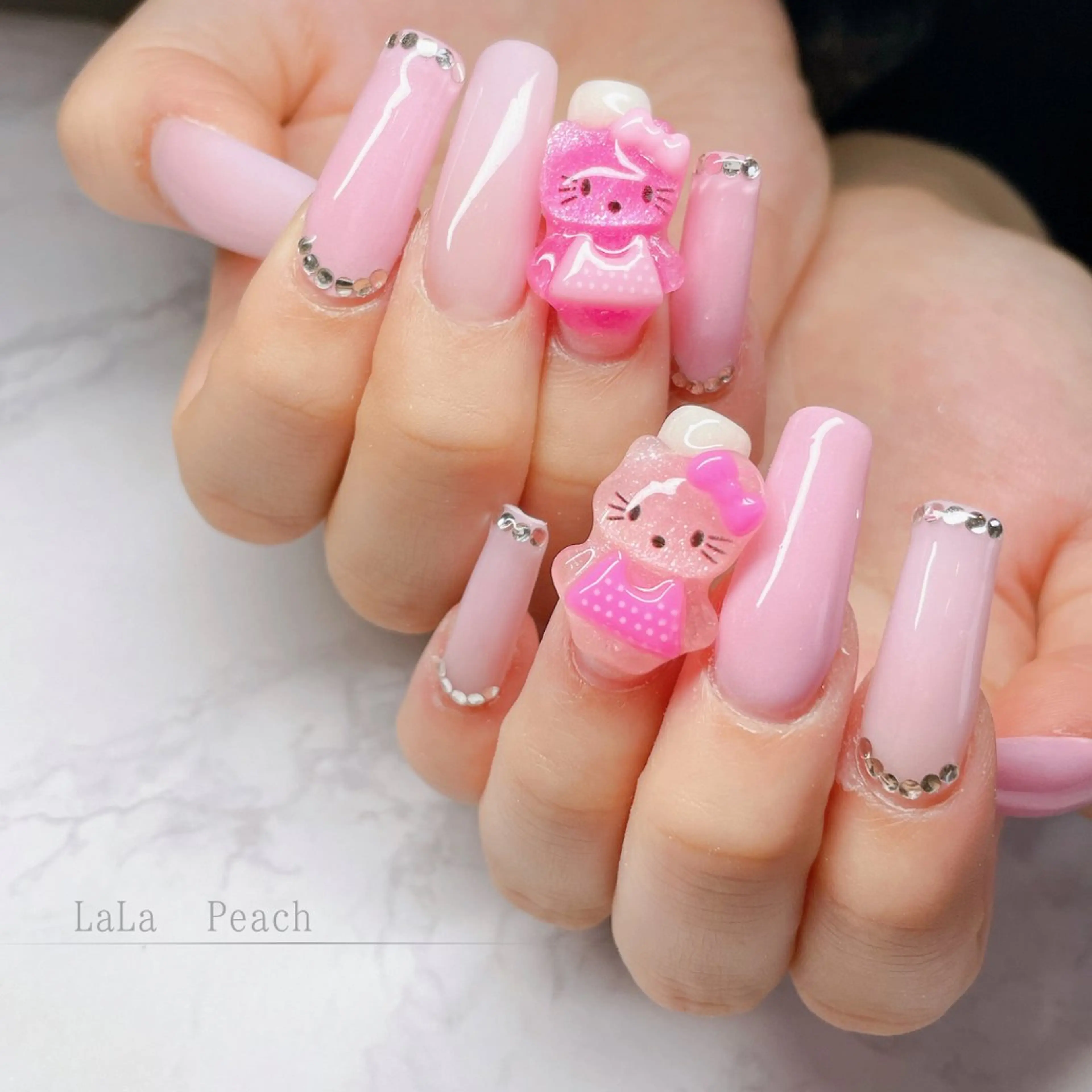 ネイル ロングネイル ワンカラーネイル ピンク スカルプネイル ハンドネイル LaLa Peach 福岡のマツエク・マツパデザイン
