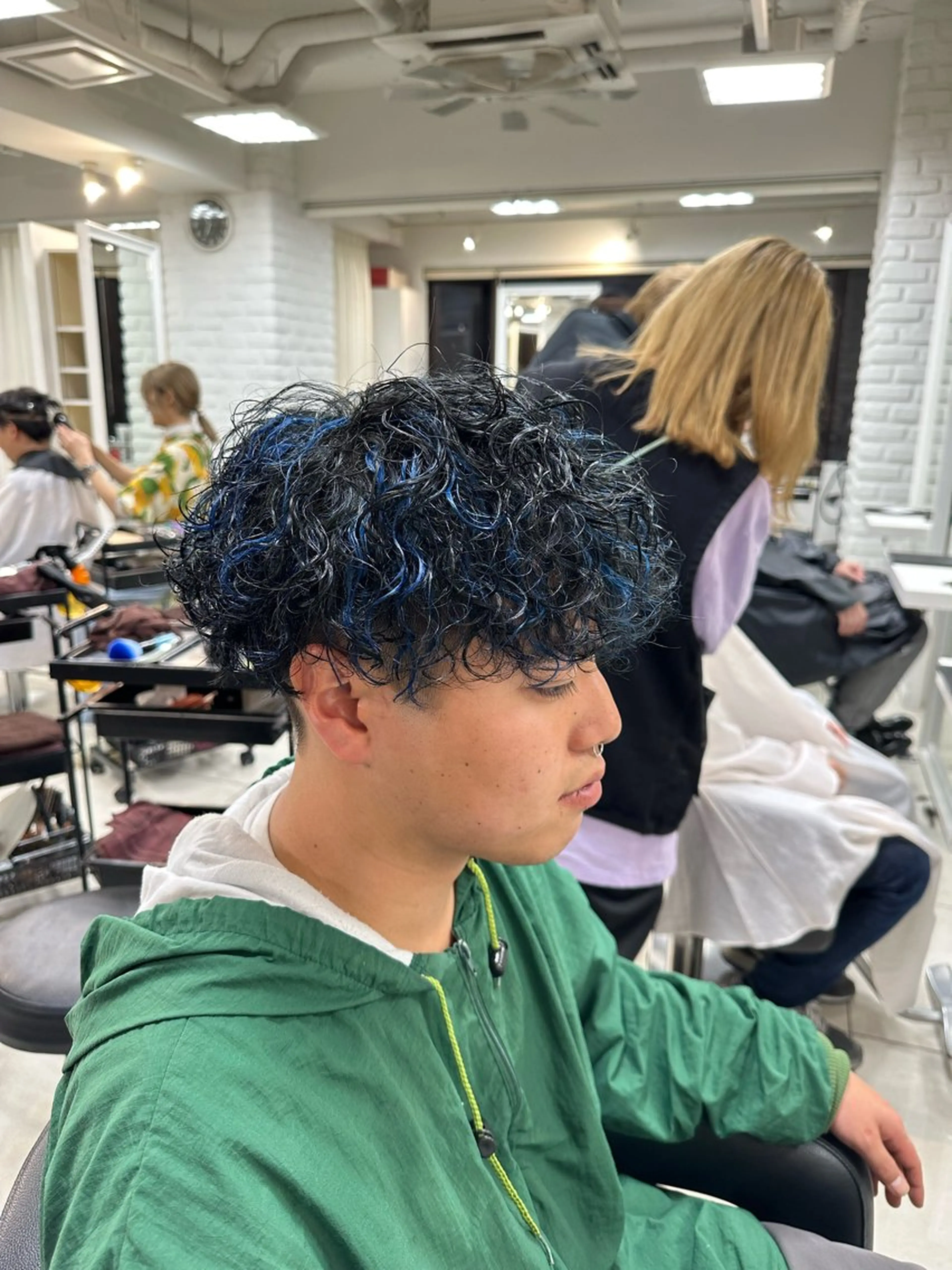 ショート パーマ メンズ メンズハイライト メンズパーマ 波巻きパーマ ハイライト カット ヘアカラー パーマ フェザーパーマ職人 🪶ryosukeのヘアスタイル
