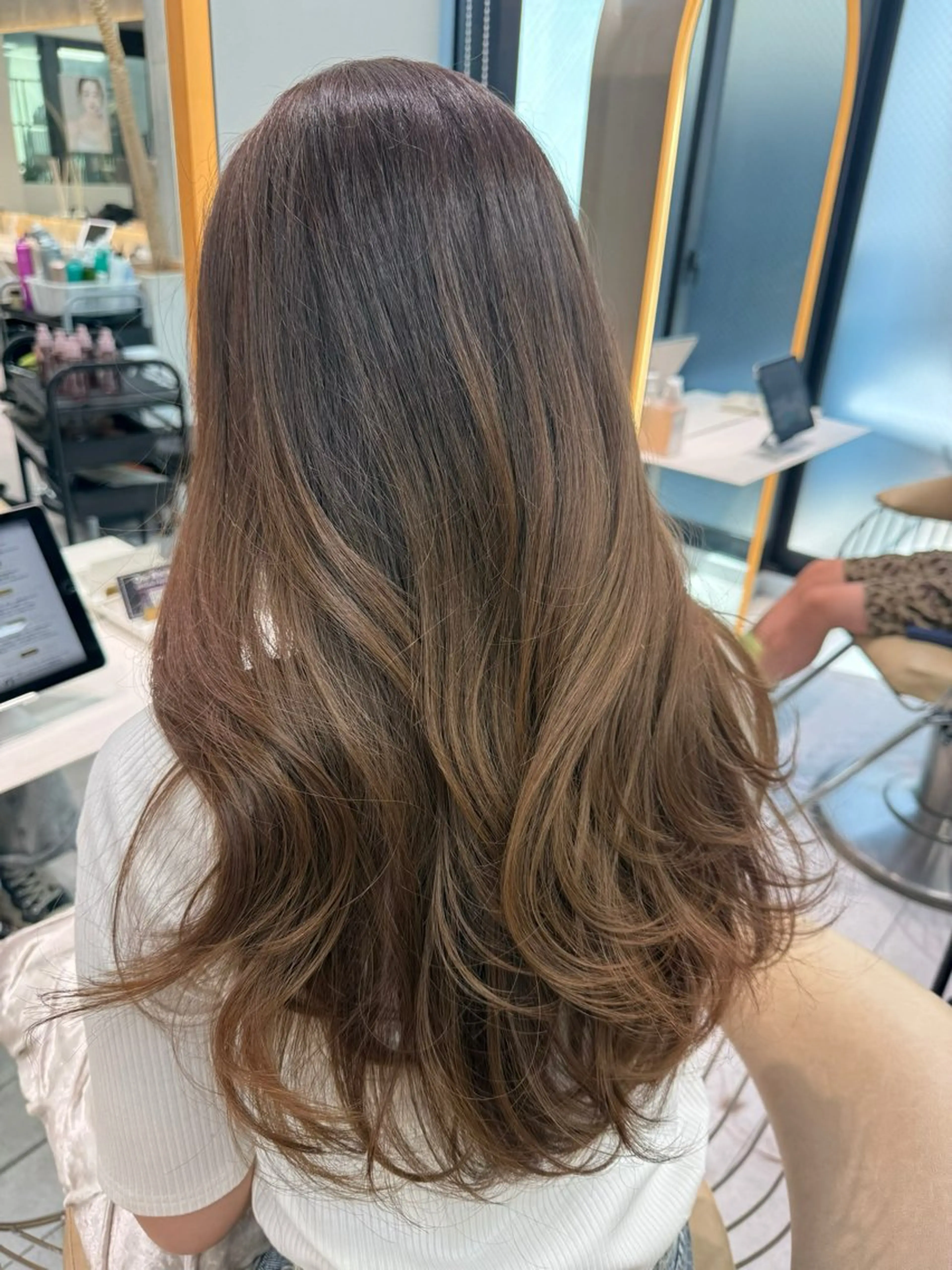 セミロング カラー カット ヘアカラー トリートメント shion 透明感カラーのヘアスタイル