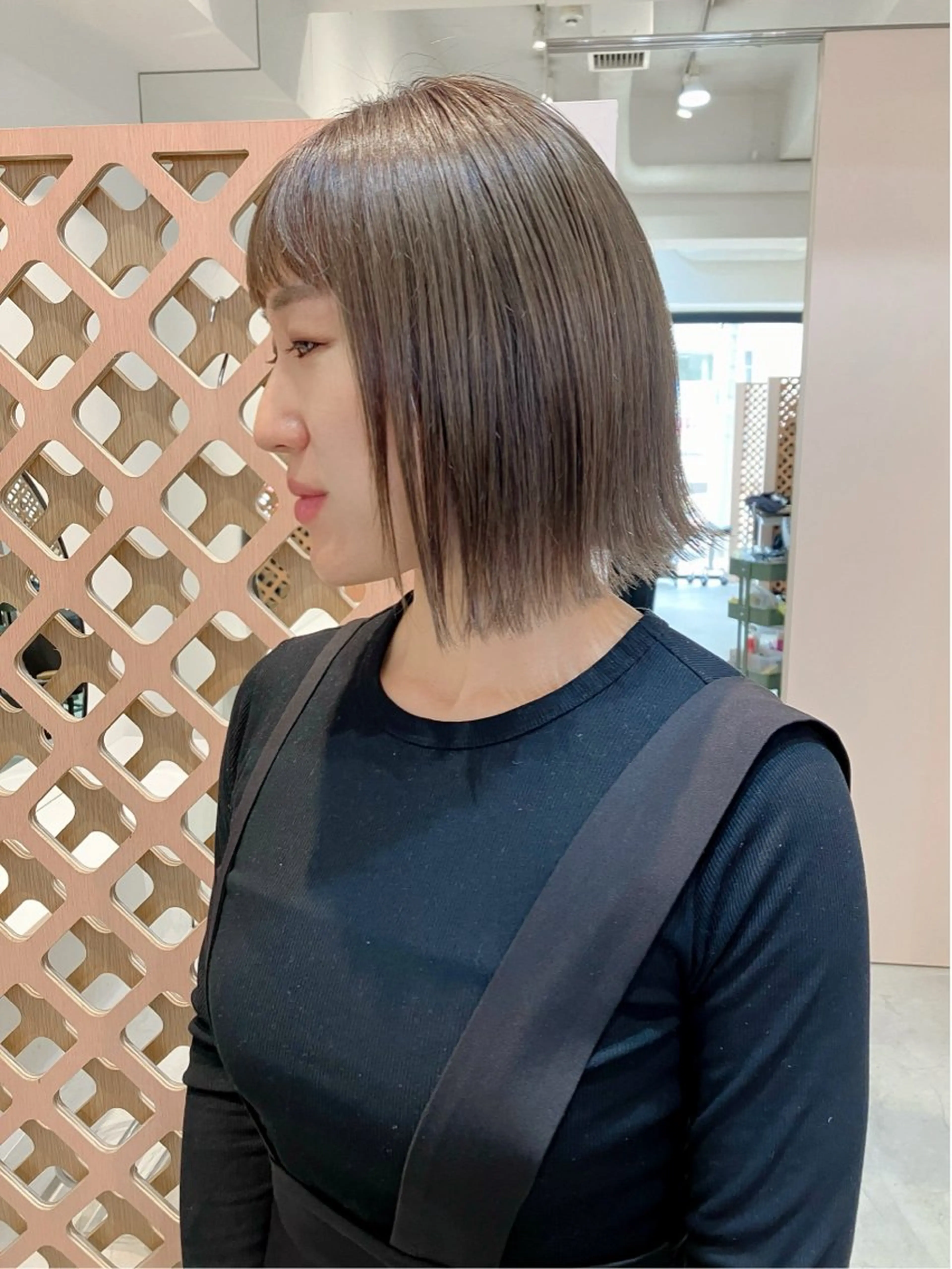 ミディアム 切りっぱなしボブ ボブ 外ハネヘア カット ヘアカラー 川間 将彦のヘアスタイル