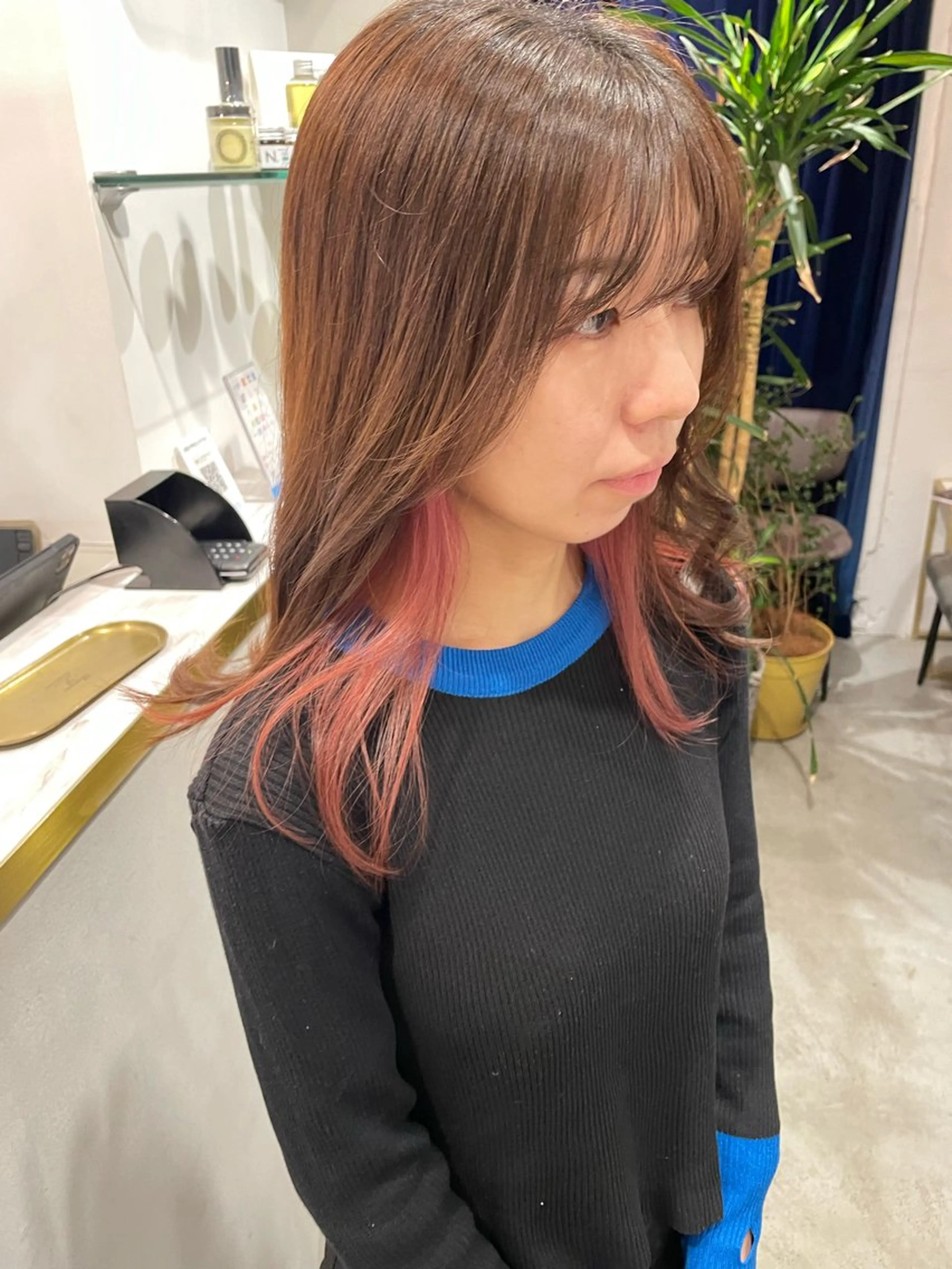 ミディアム カラー オレンジ ピンクカラー 石川 優奈のヘアスタイル