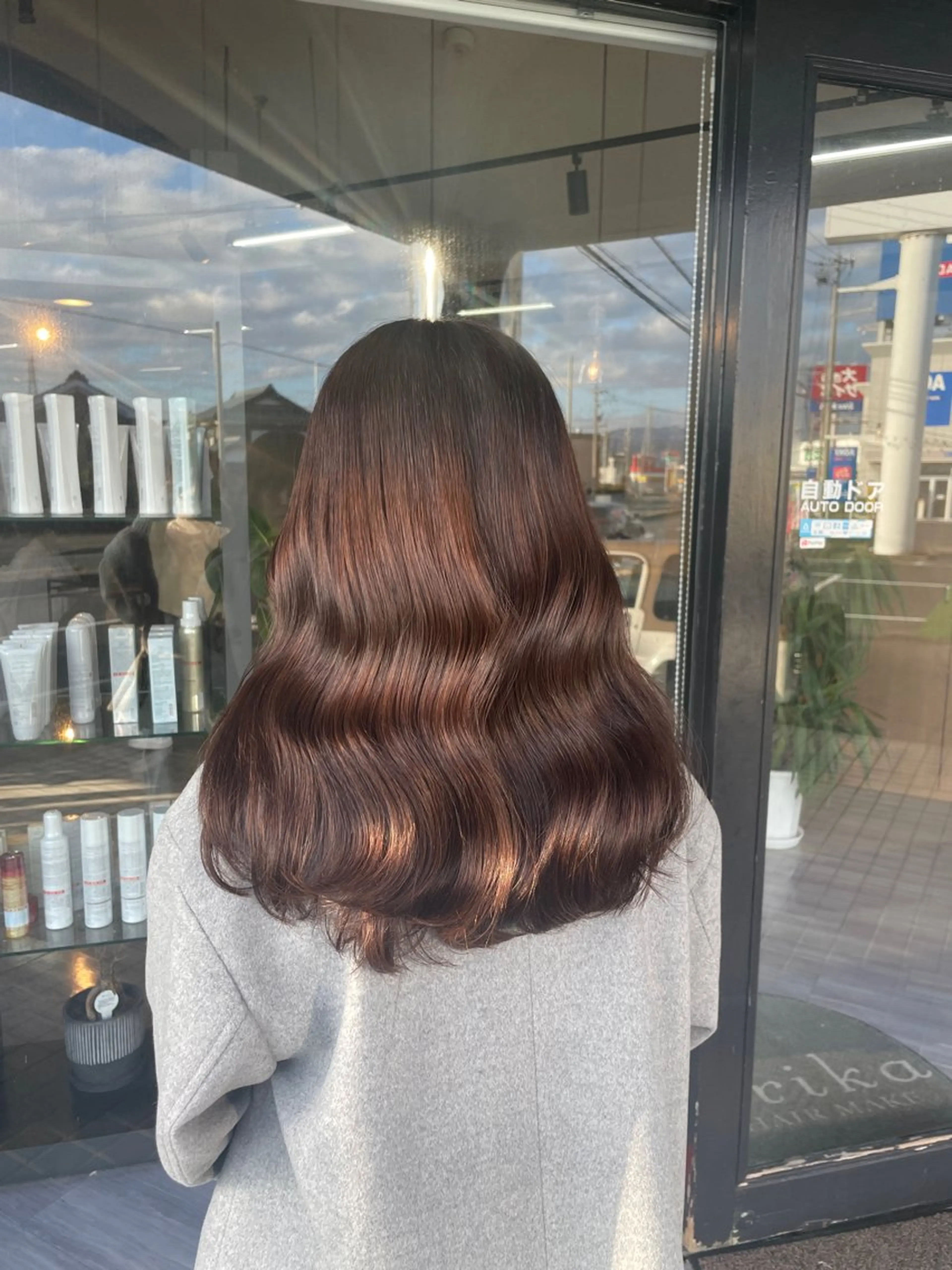 セミロング カラー ブラウンカラー alu所属・マキノ キョウカのヘアスタイル