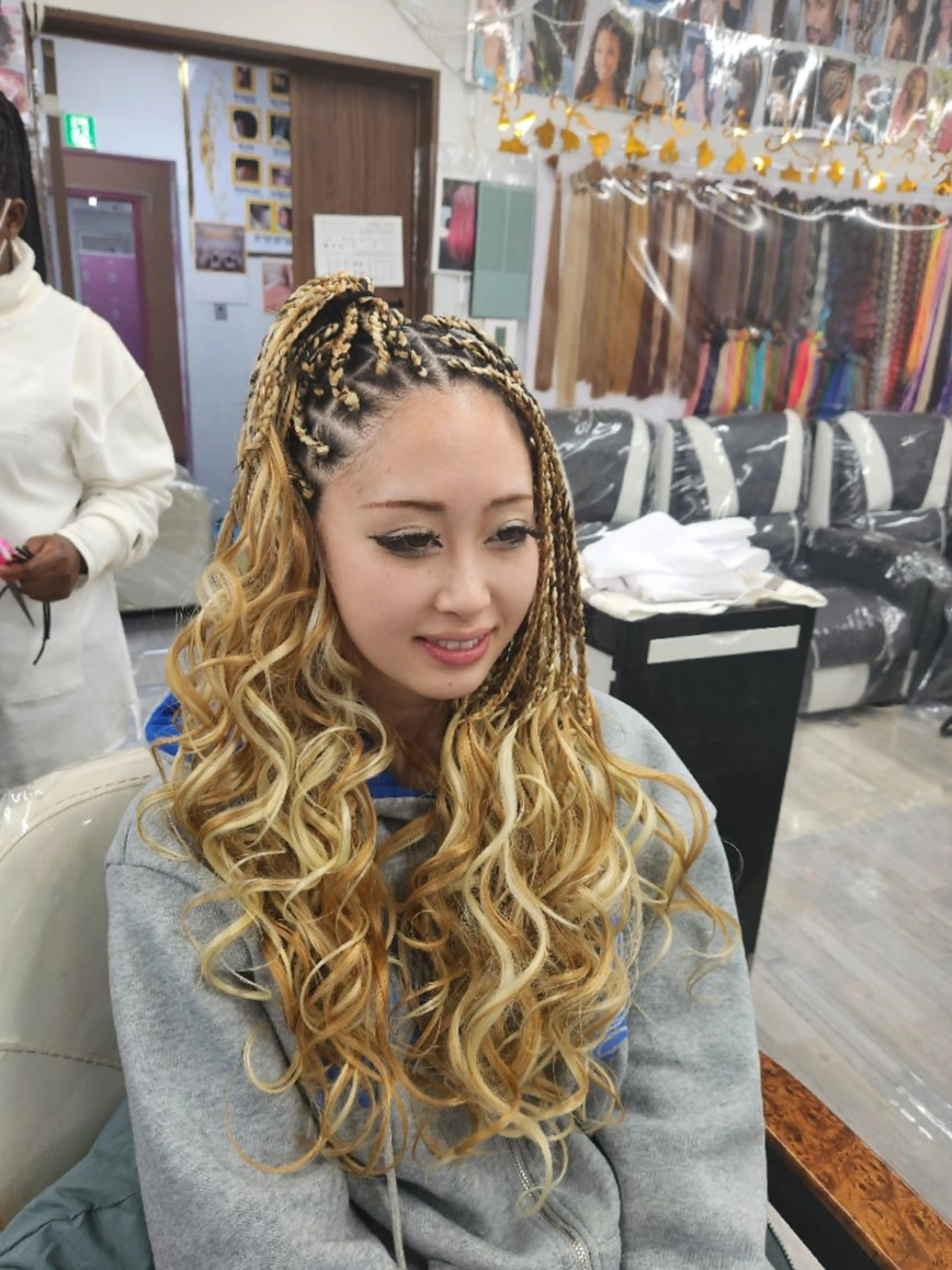  渡辺 マリのヘアスタイル