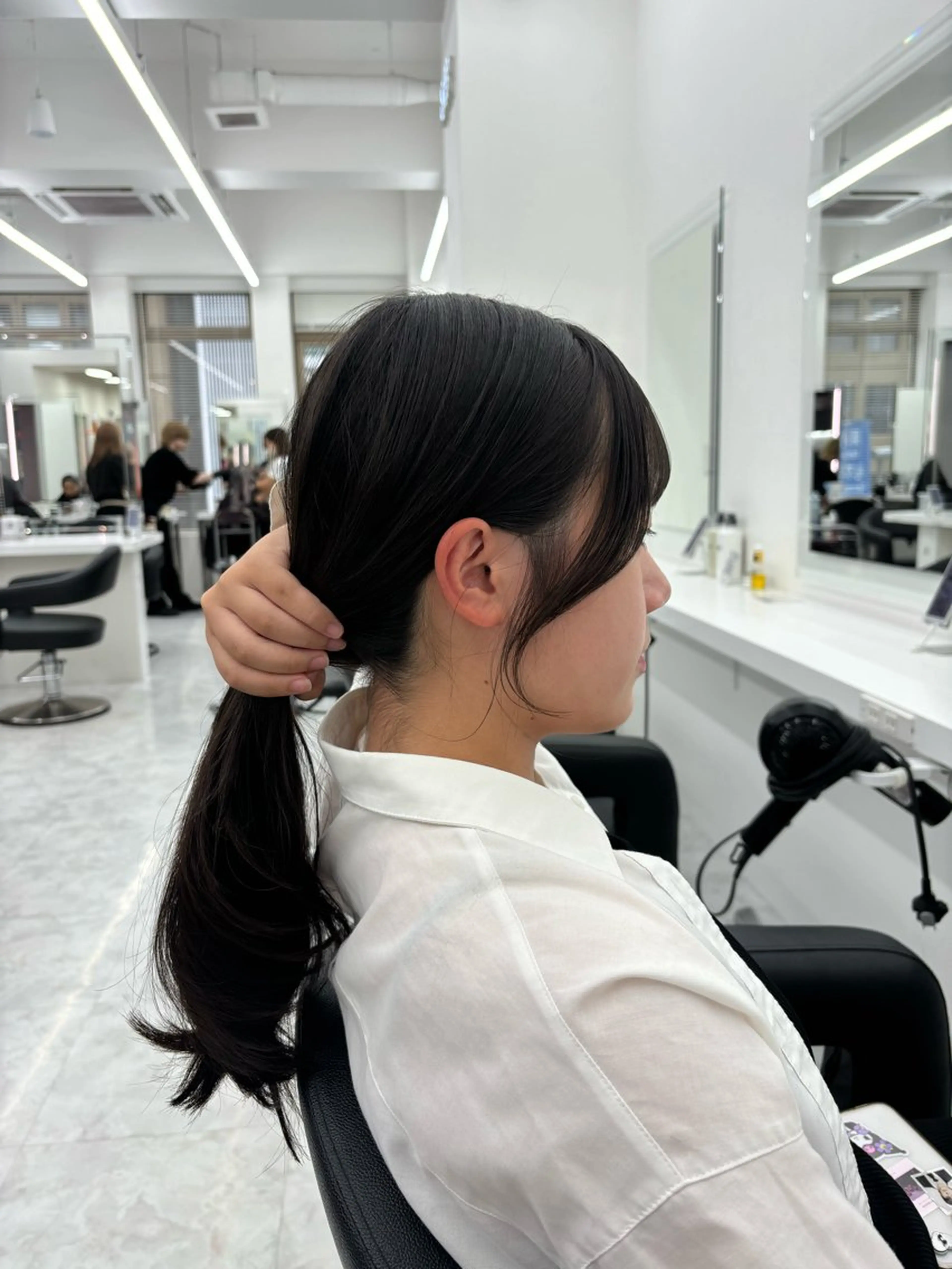 セミロング カット トリートメント ヘッドスパ ヘアセット 韓国レイヤー ハッシュカットのヘアスタイル