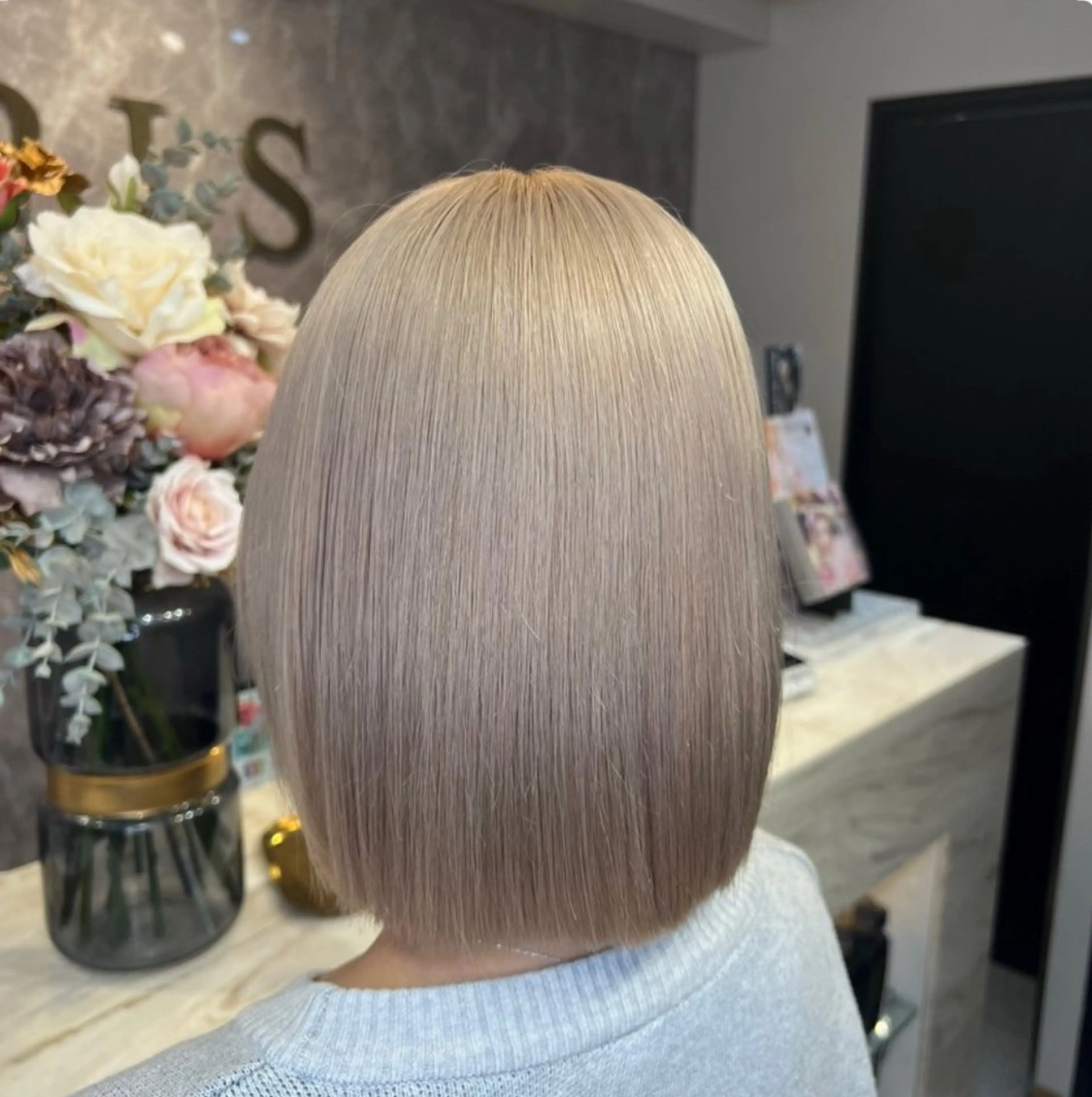 ショート カラー シールエクステ ベージュカラー ブリーチ ケアブリーチ 透明感カラー ヘアカラー ハイトーン/髪質改善 🌼KASUGA🎀のヘアスタイル