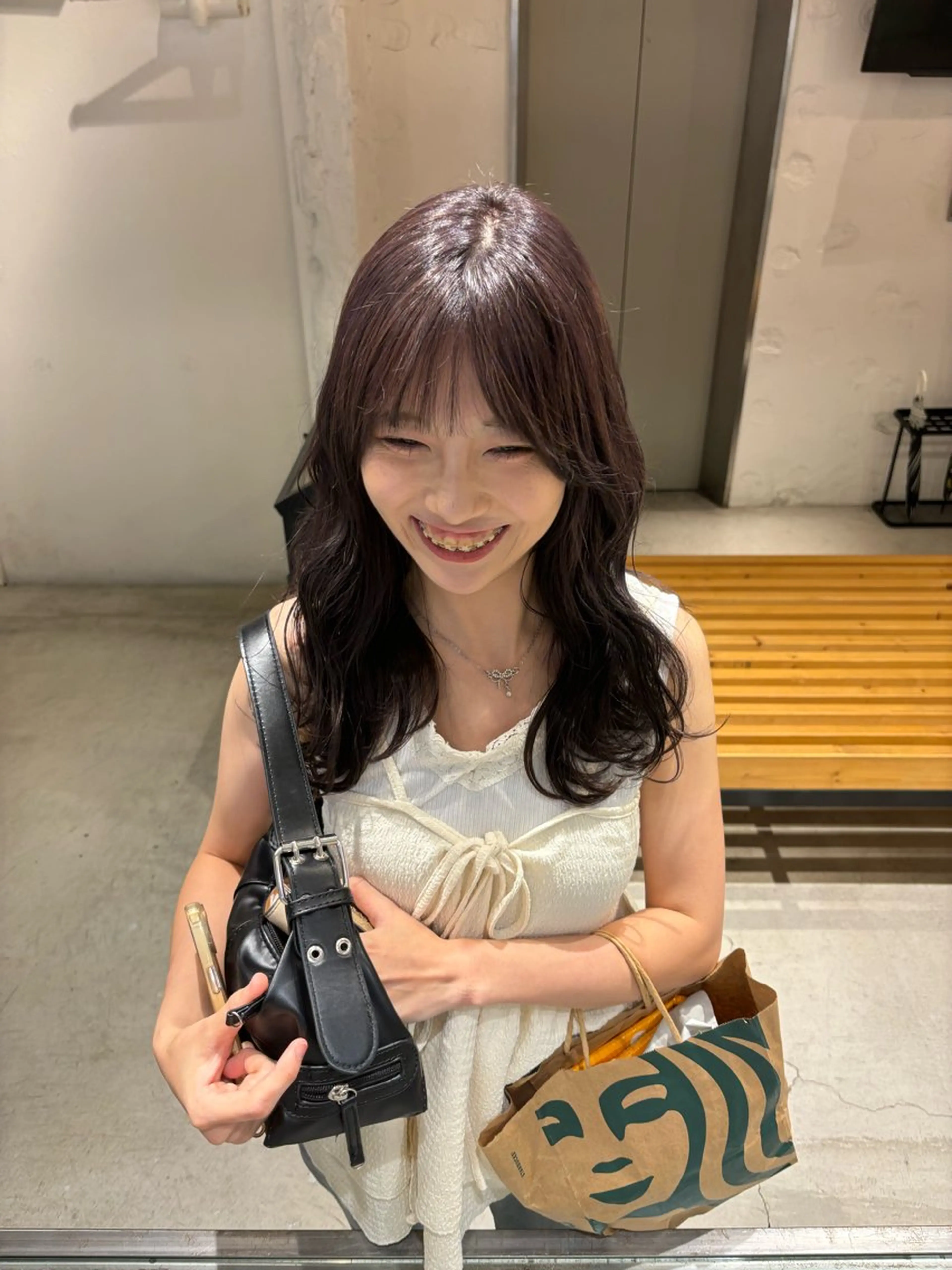 セミロング カラー ブリーチ ダブルカラー ハイトーンカラー パープルカラー 🌈難波🌈ベージュ カラー【ヒロム】のヘアスタイル