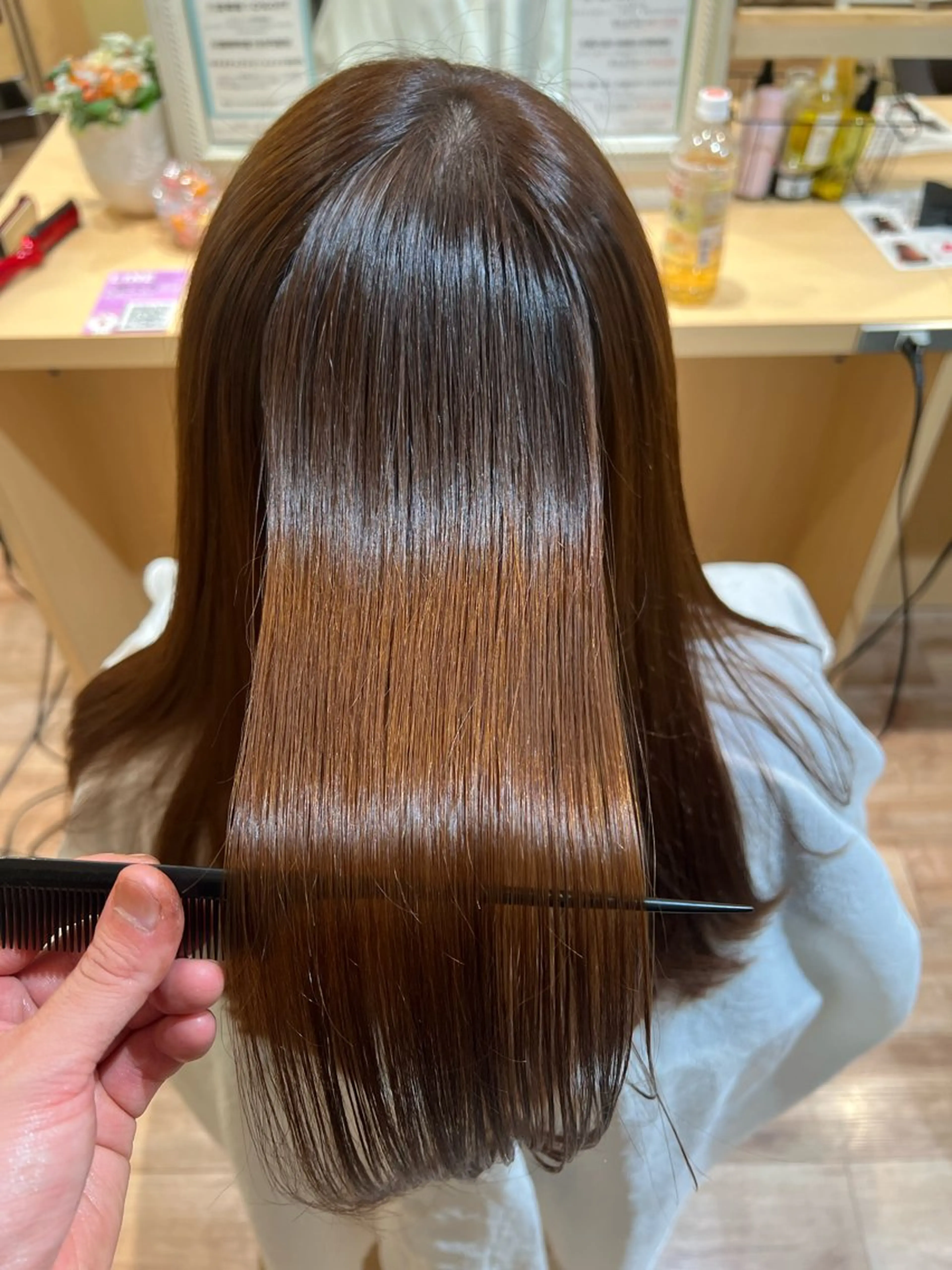 カット、カラー、3ステップトリートメントの写真