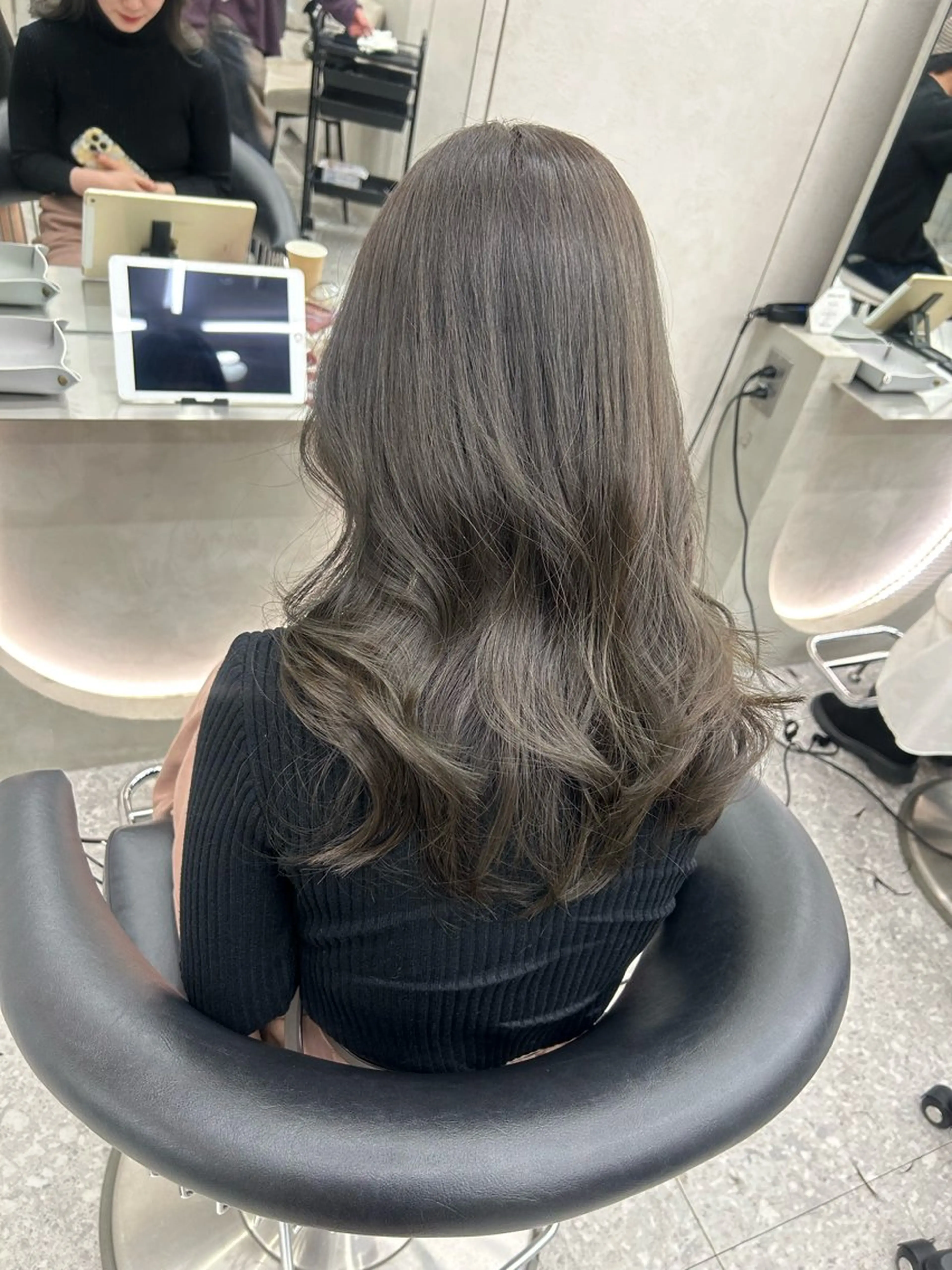 ミディアム カラー ヘアアレンジ カット ヘアカラー ふみか🎀 ベージュカラーのヘアスタイル