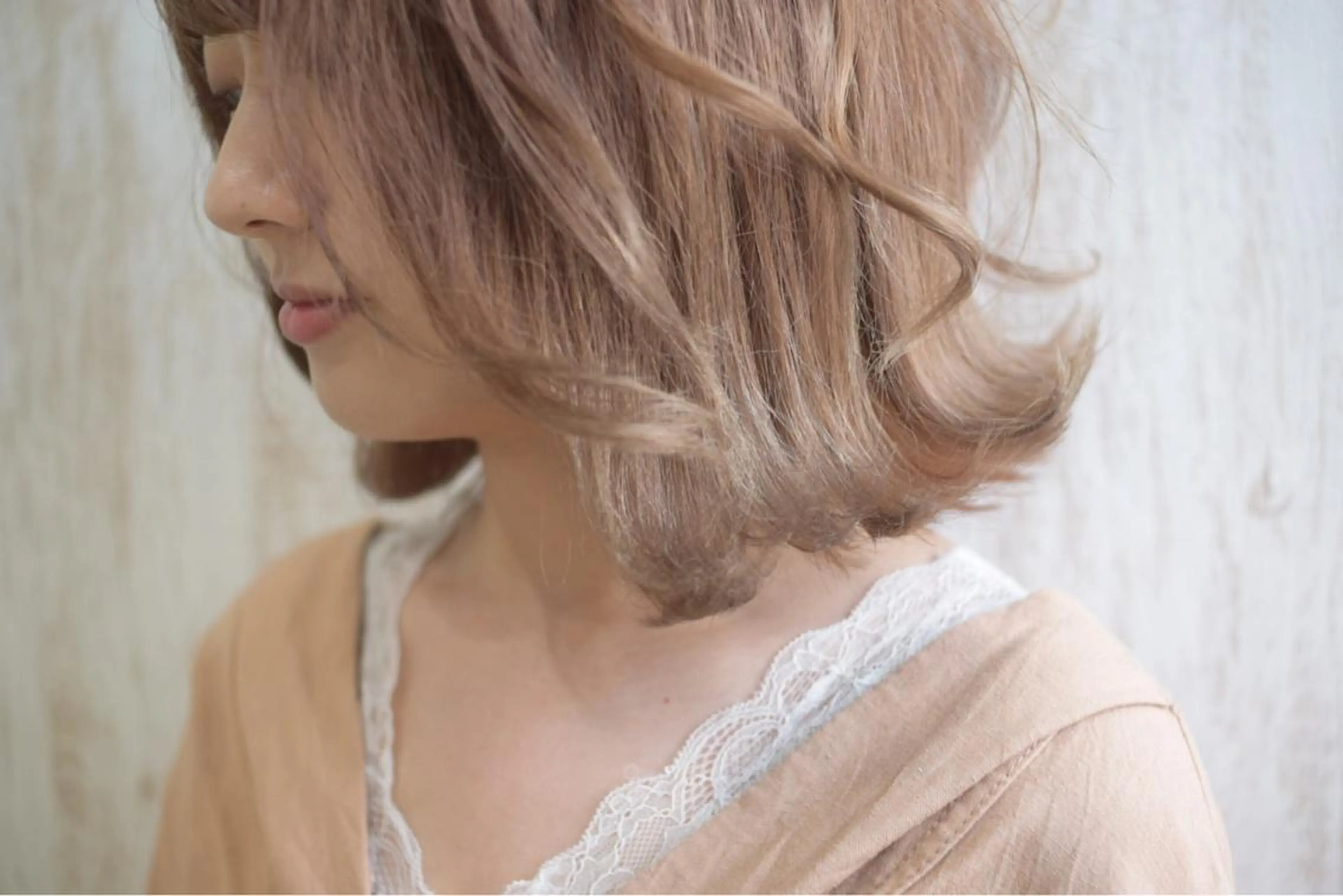 ショート カラー ベージュカラー ピンクカラー ピンクベージュ ハイトーンカラー RYUのヘアスタイル