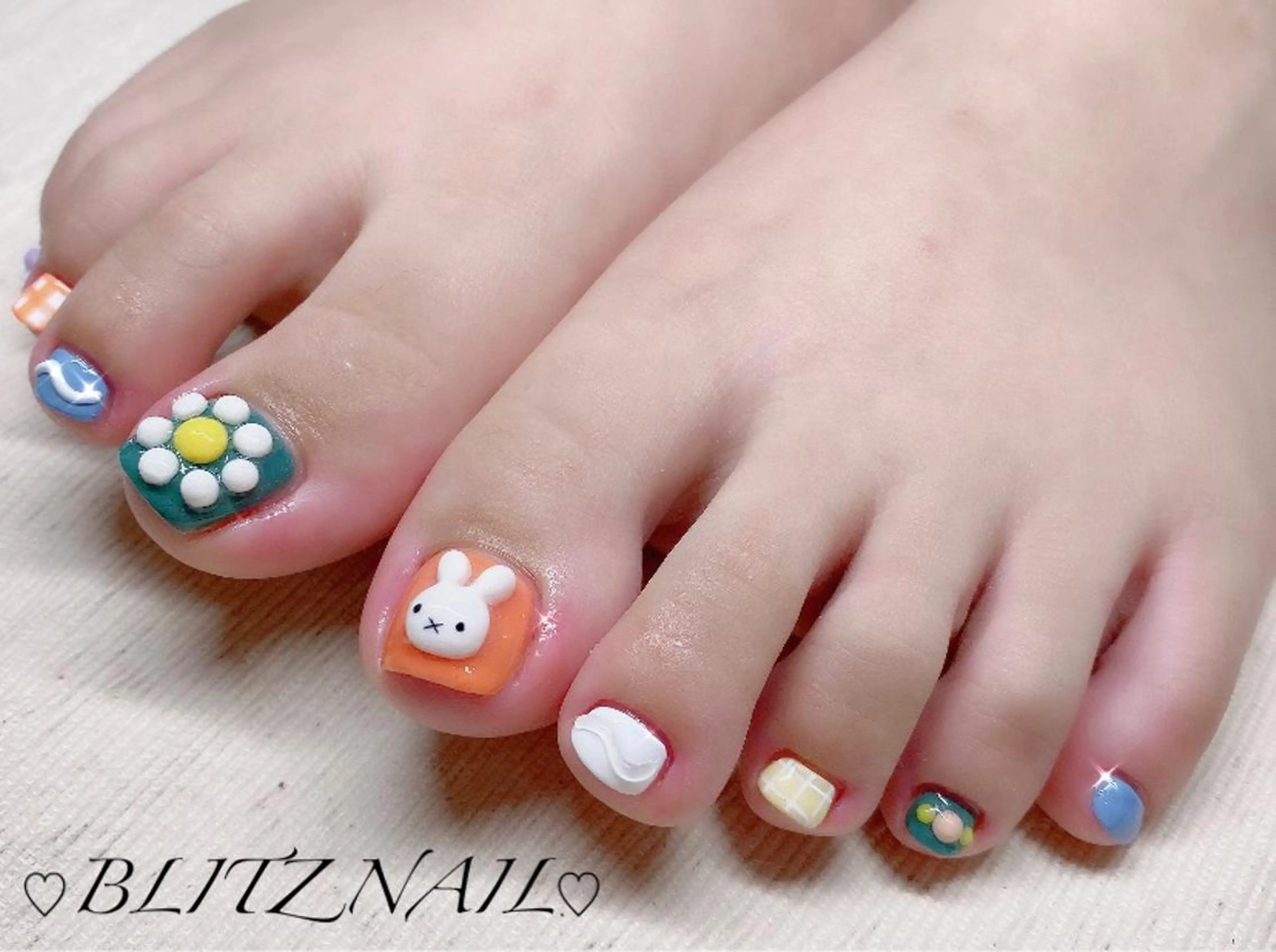 ネイル アートネイル フットネイル BLITZ Nail 岩田💅🏻✨のネイルデザイン