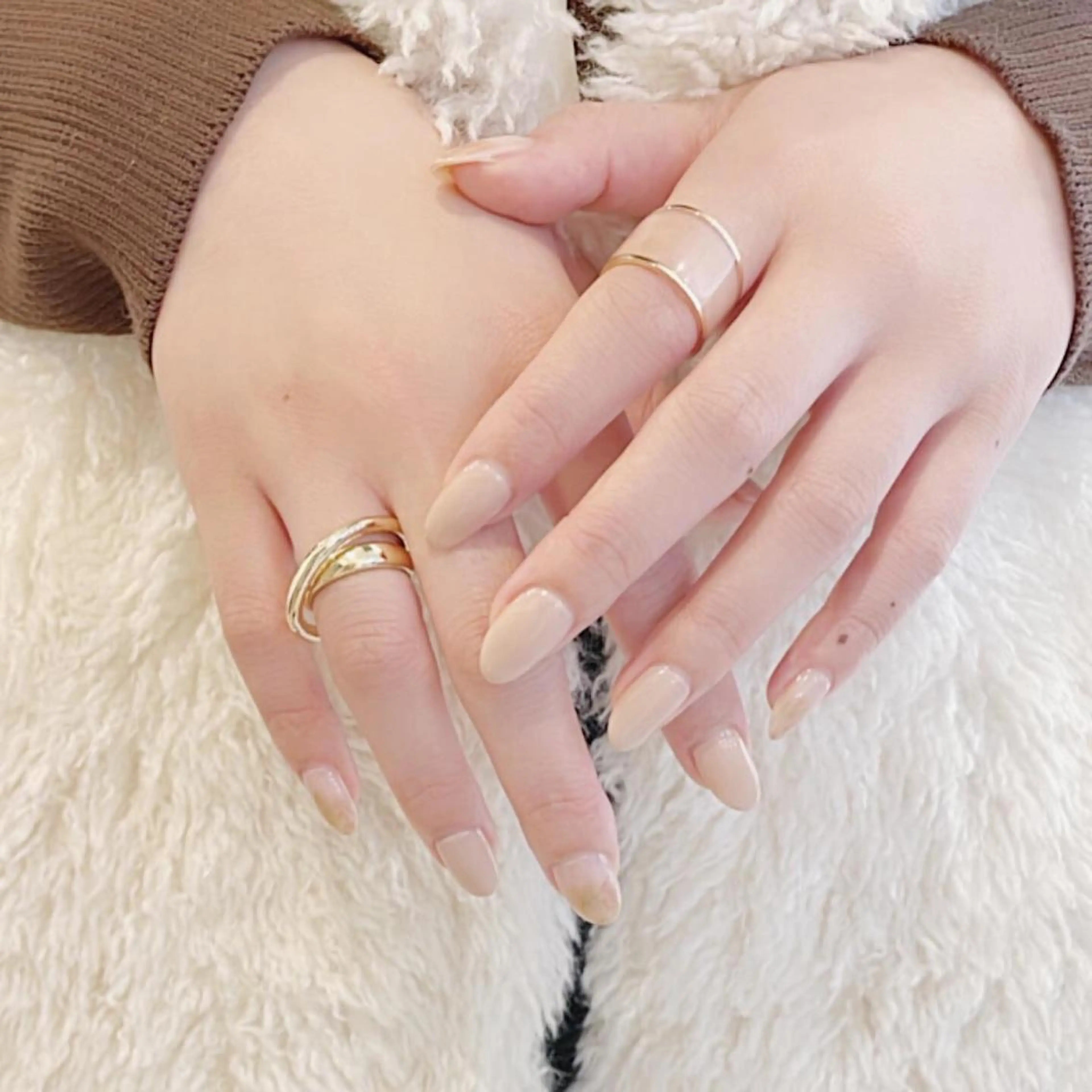 ネイル ブラウン グリーン ニュアンスネイル ワンカラーネイル シンプルネイル ハンドネイル プーモワベリー ♡のネイルデザイン