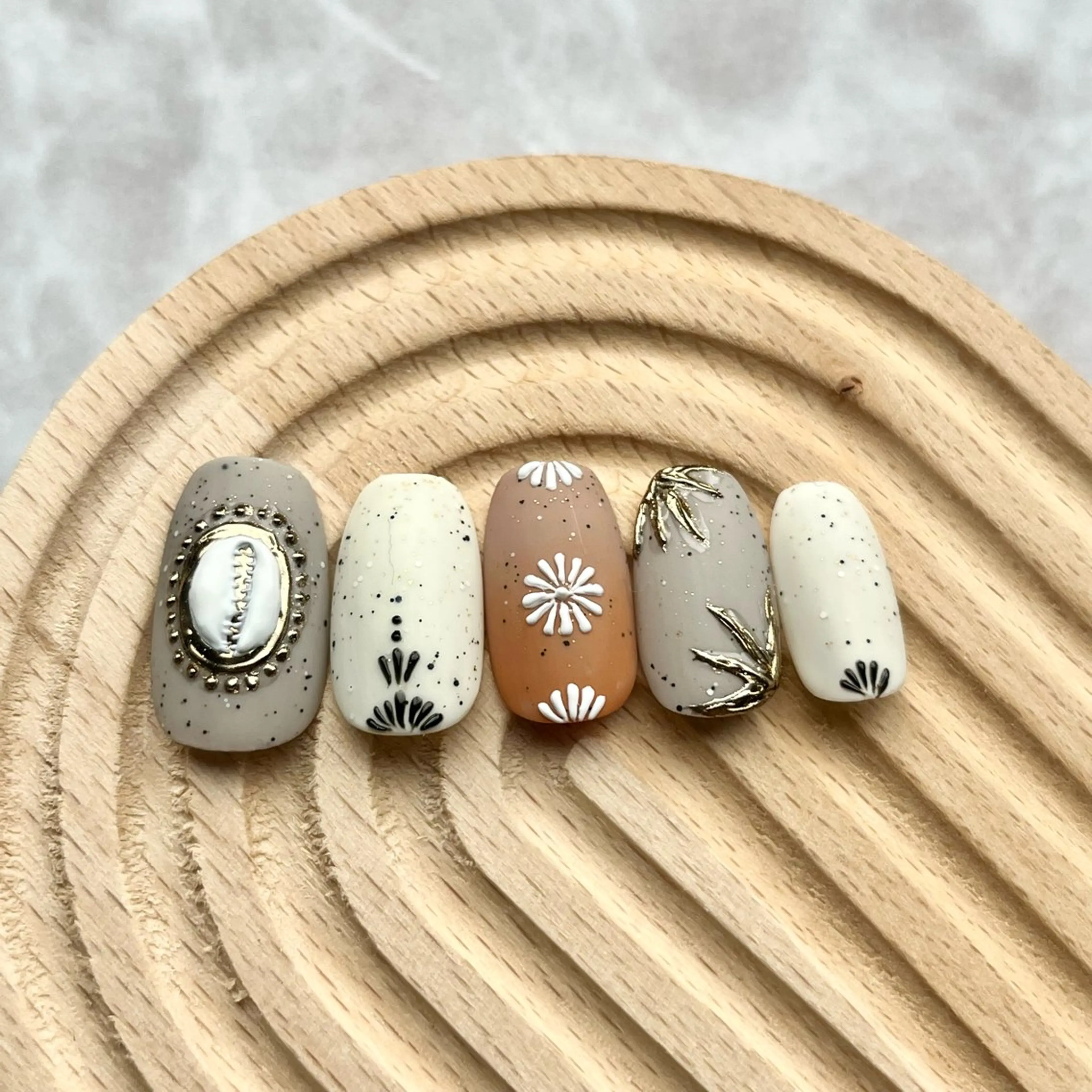 ネイル アートネイル ミラーネイル ハンドネイル nail salon Reversiのネイルデザイン