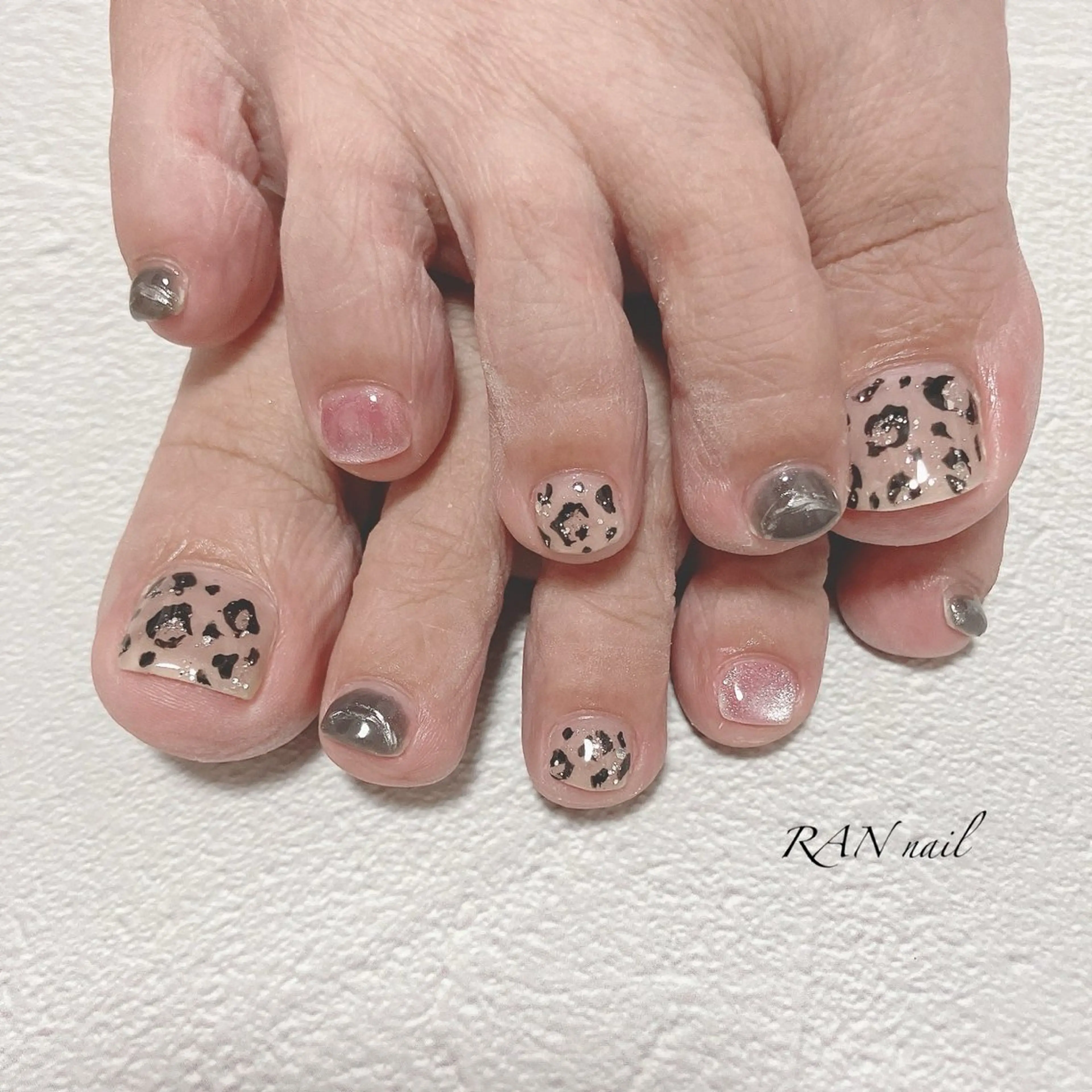 ネイル アニマル柄 フットネイル キラキラネイル マグネットネイル 春ネイル ハンドネイル フットネイル RAN nail 〜ランネイル〜所属・RAN nailのネイルデザイン