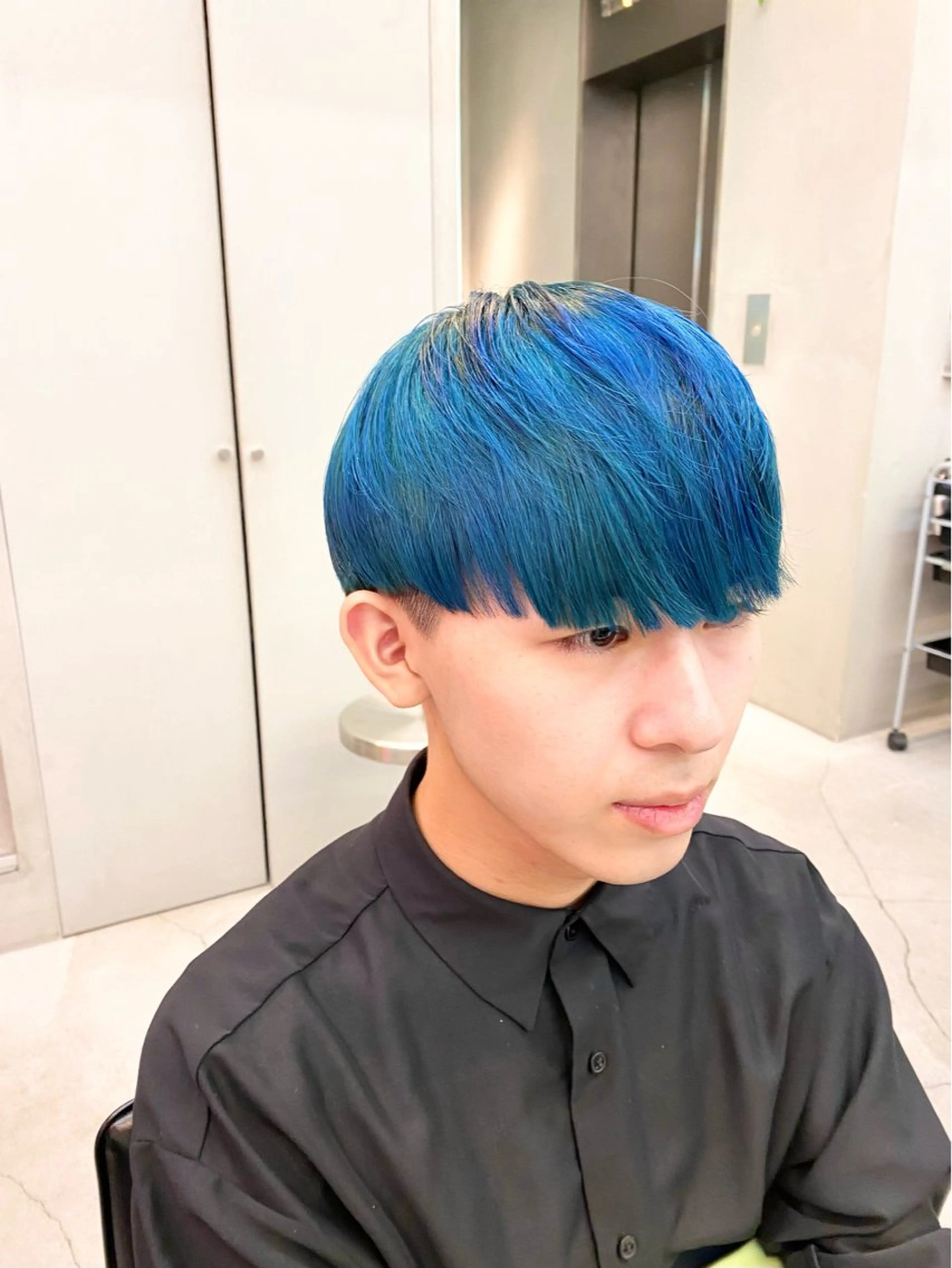 ショート カラー メンズ メンズブリーチ マッシュ 刈り上げ ブリーチ ブルーカラー カット ヘアカラー トリートメント ✨髪質改善職人✨ デザインカラー/若林のヘアスタイル