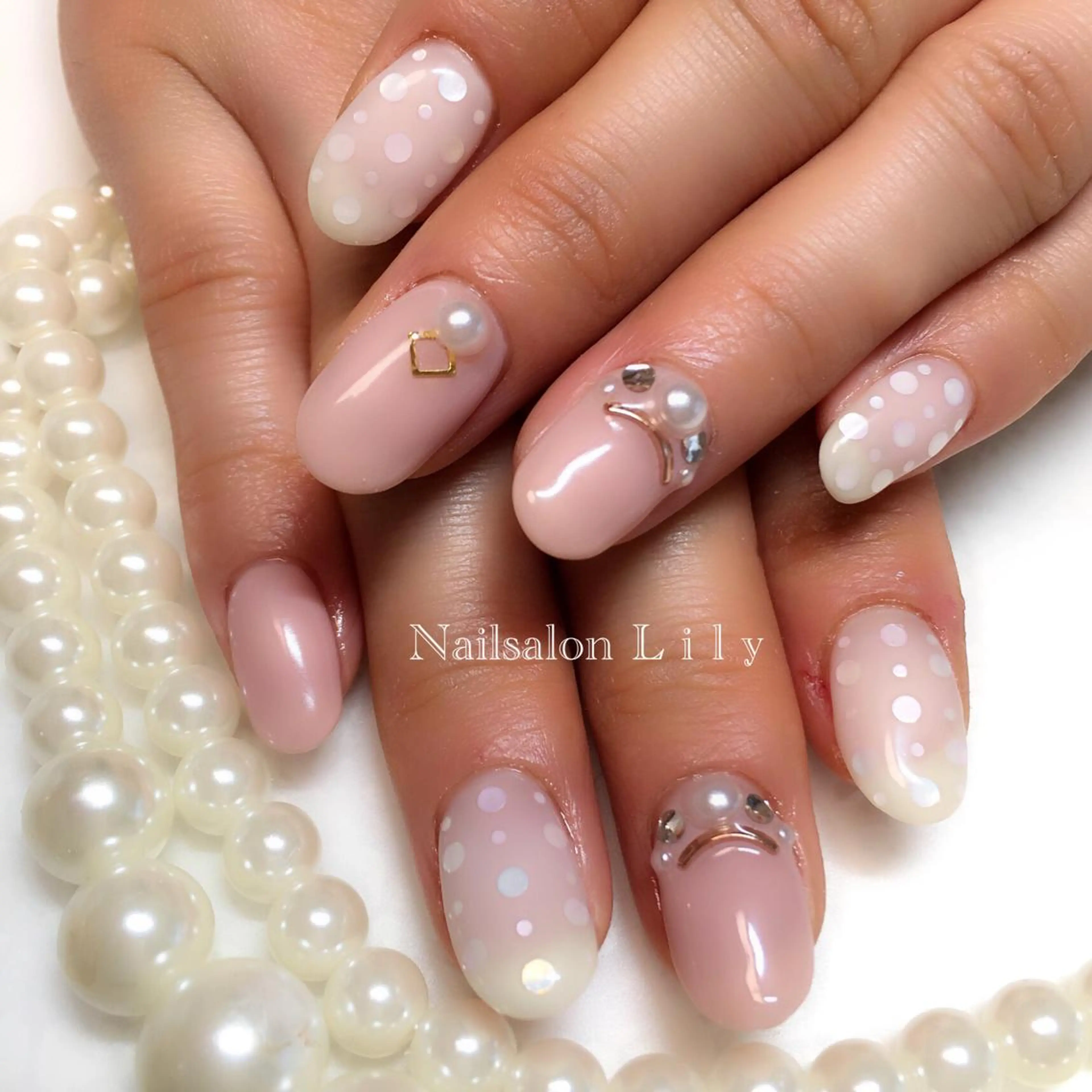 ネイル ゴージャス シンプルネイル Nailsalon Lilyのネイルデザイン