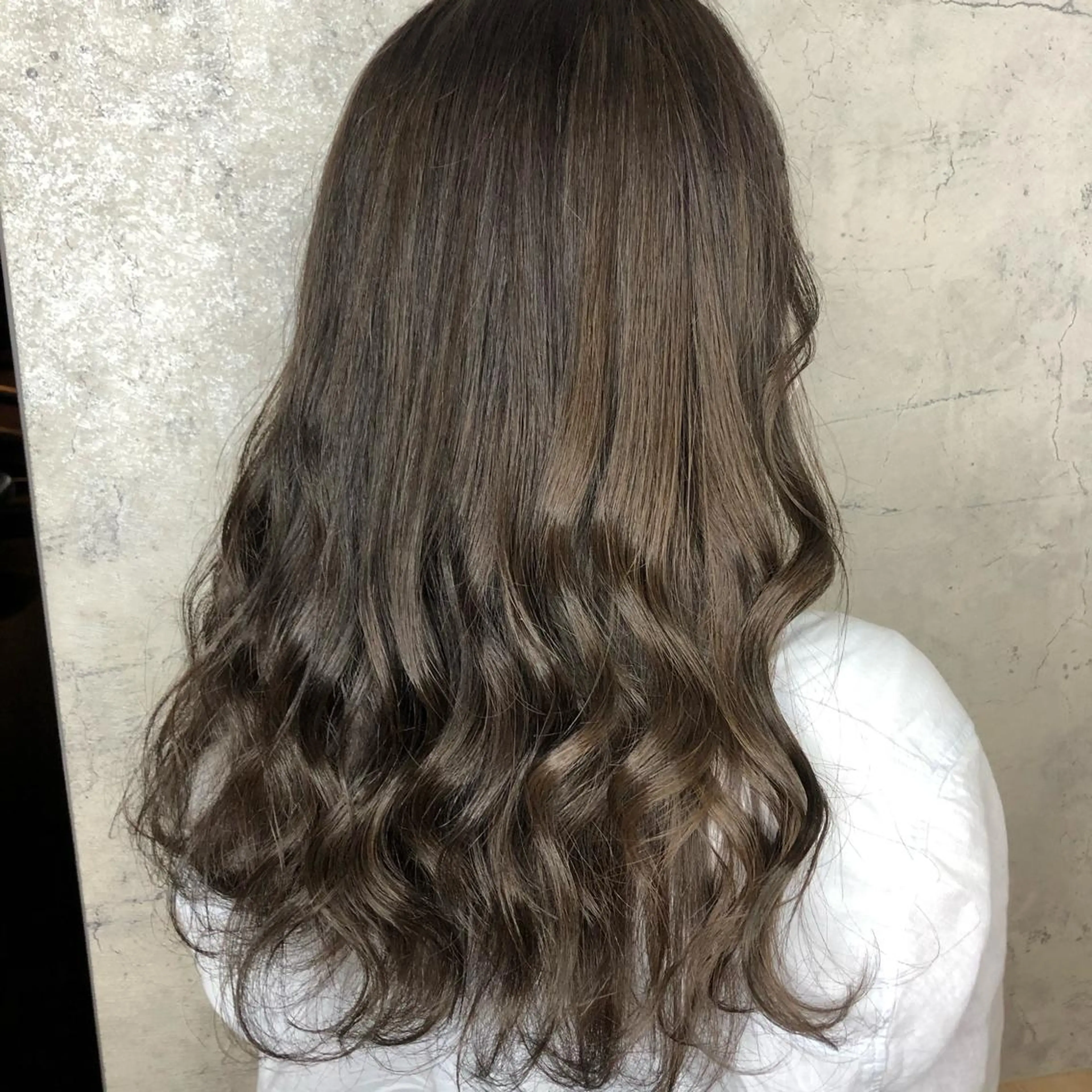 セミロング 🦄艶カラー×韓国 NANA💎🐬のヘアスタイル