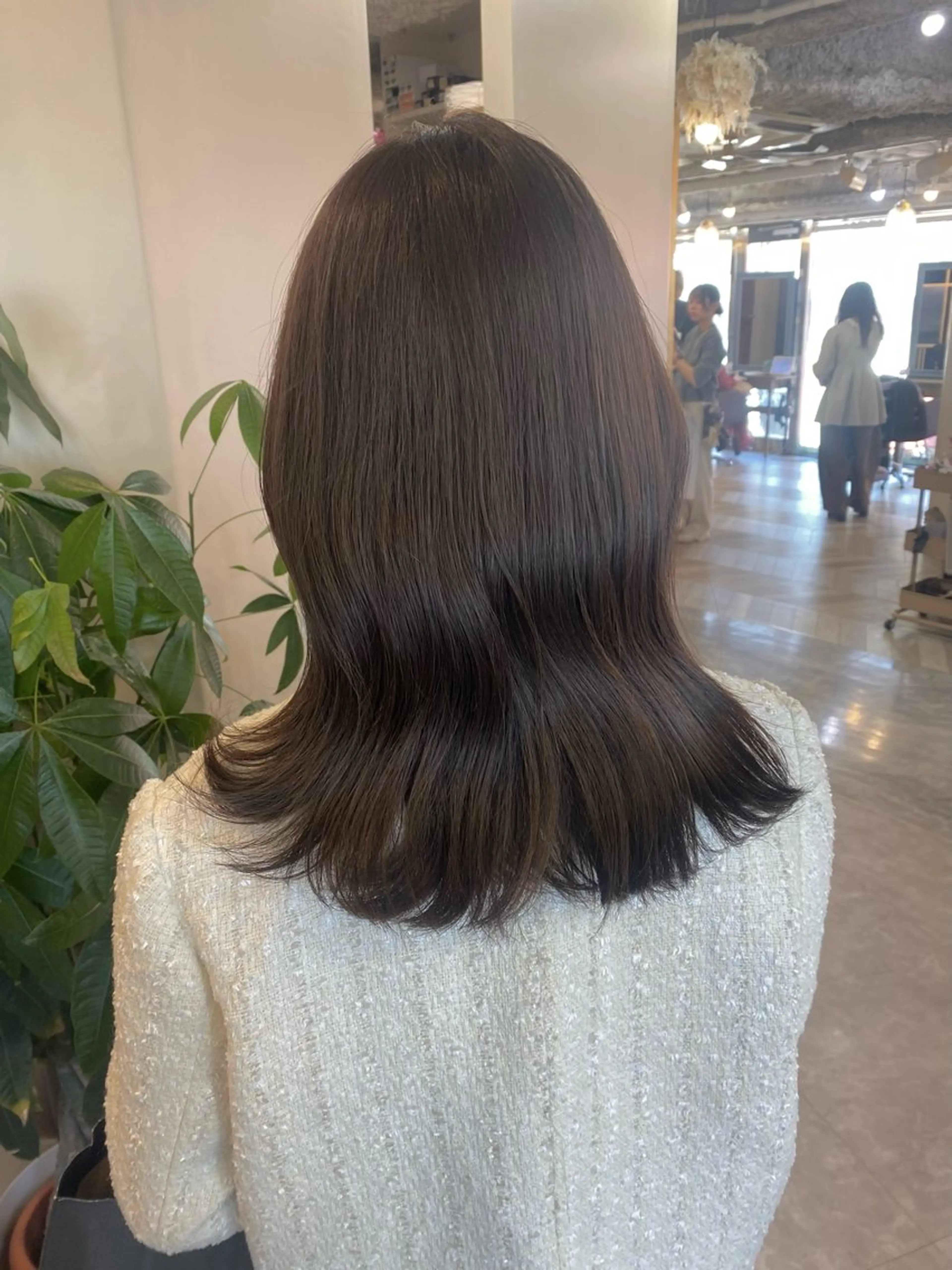 セミロング カラー カット ヘアカラー トリートメント ヤスザトアヤノ ／レイヤー／オリーブのヘアスタイル