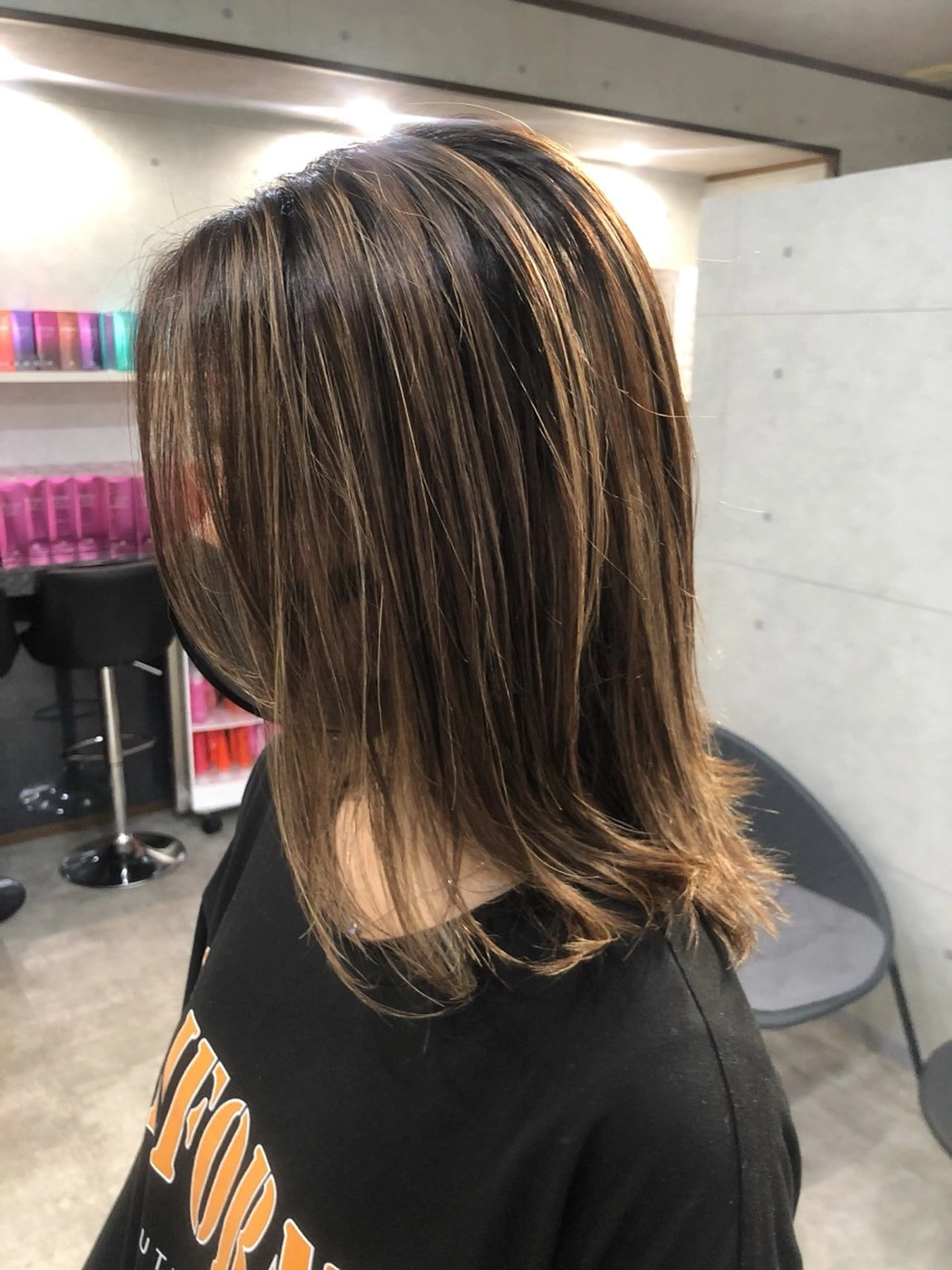 ミディアム ボブ くびれヘア くせ毛 髪質改善 切りっぱなしロブ カット ヘアカラー REVE所属・REVE 【外国人風カラー】のヘアスタイル