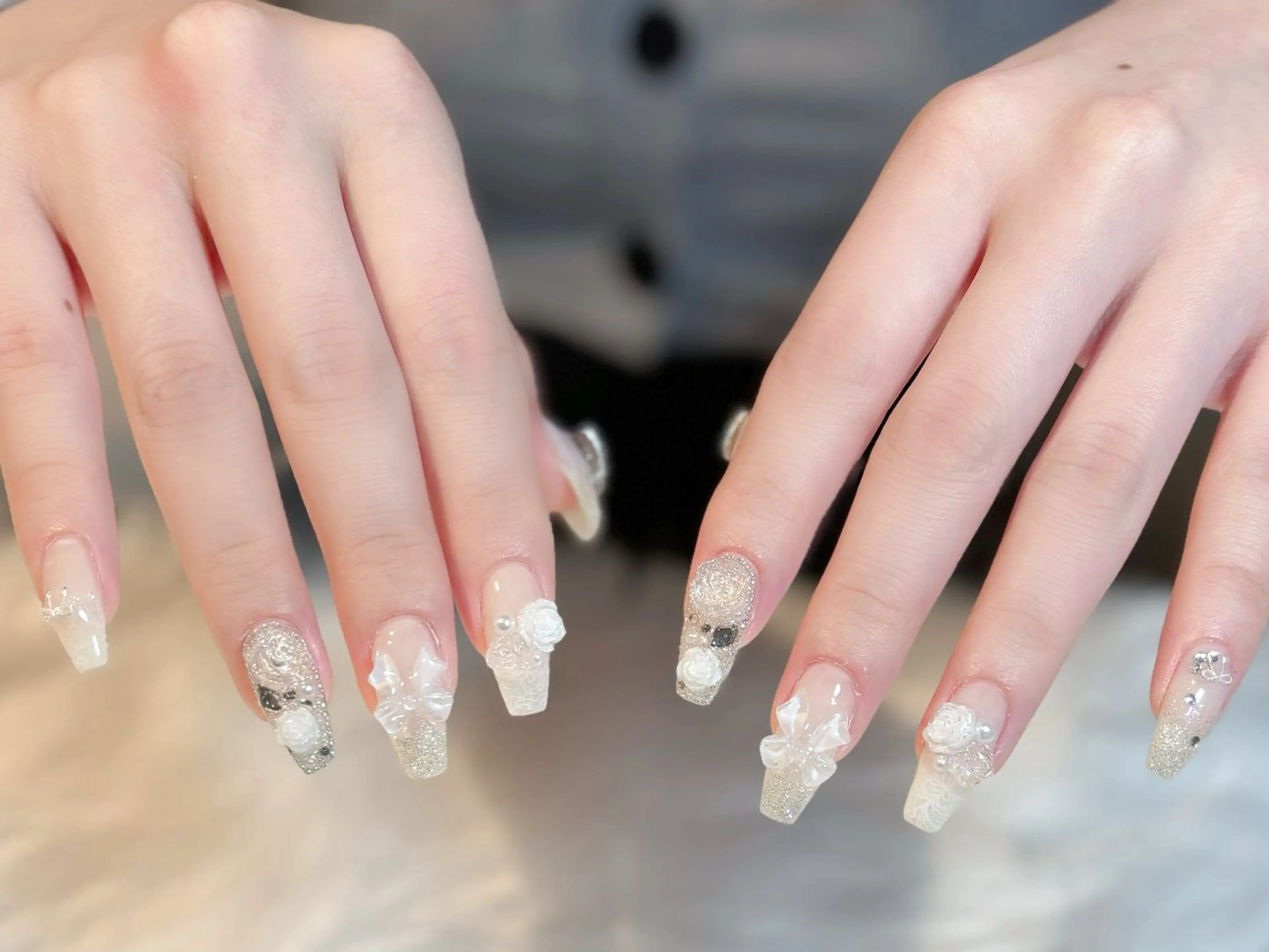 ネイル ガーリー キラキラネイル レース 春ネイル ワンホンネイル Keli Nailの眉毛・アイブロウイメージ