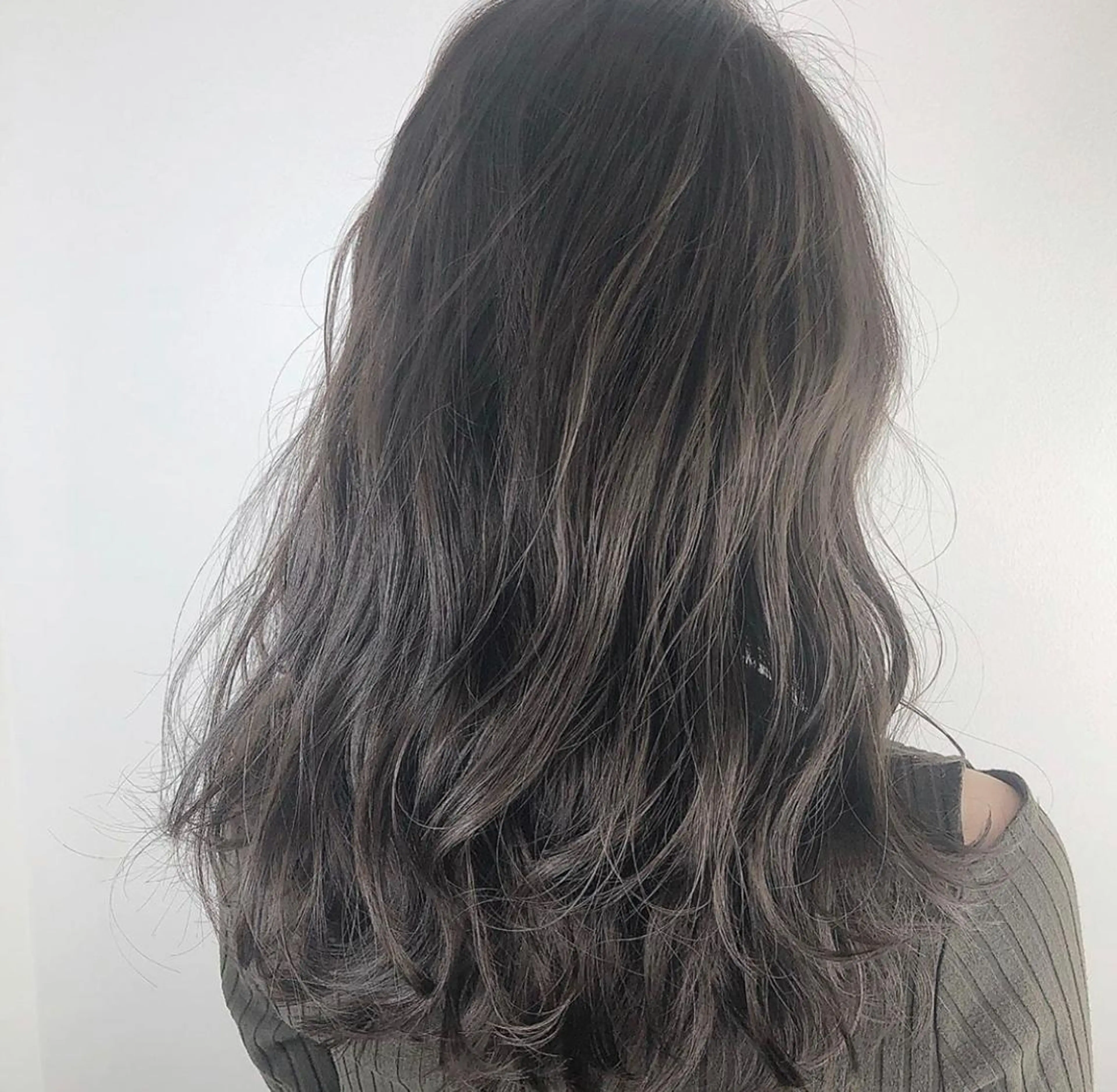 ロング カット ヘアカラー 上川 開生のヘアスタイル