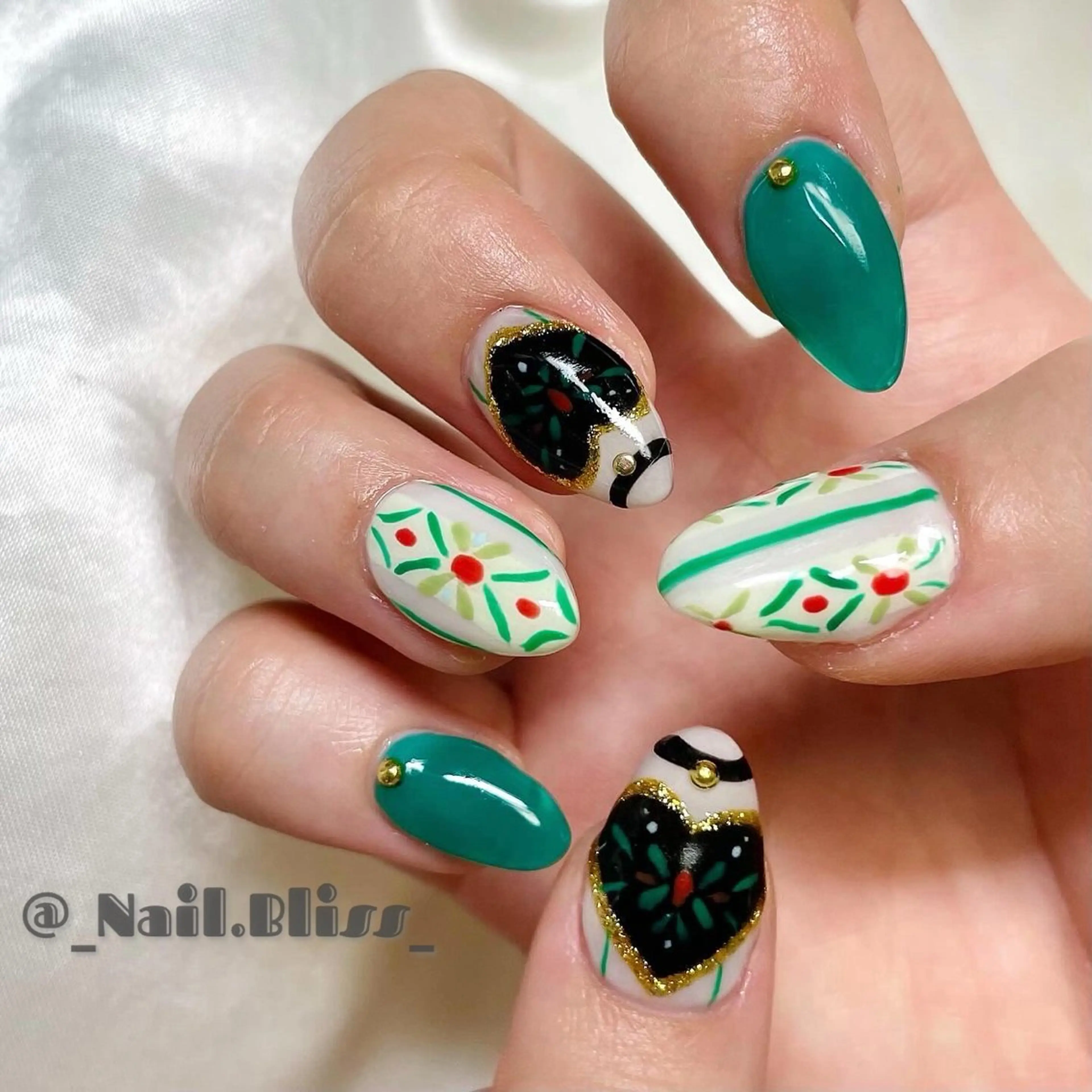 ネイル 持ち込み ハンドネイル NAIL BLISSのネイルデザイン