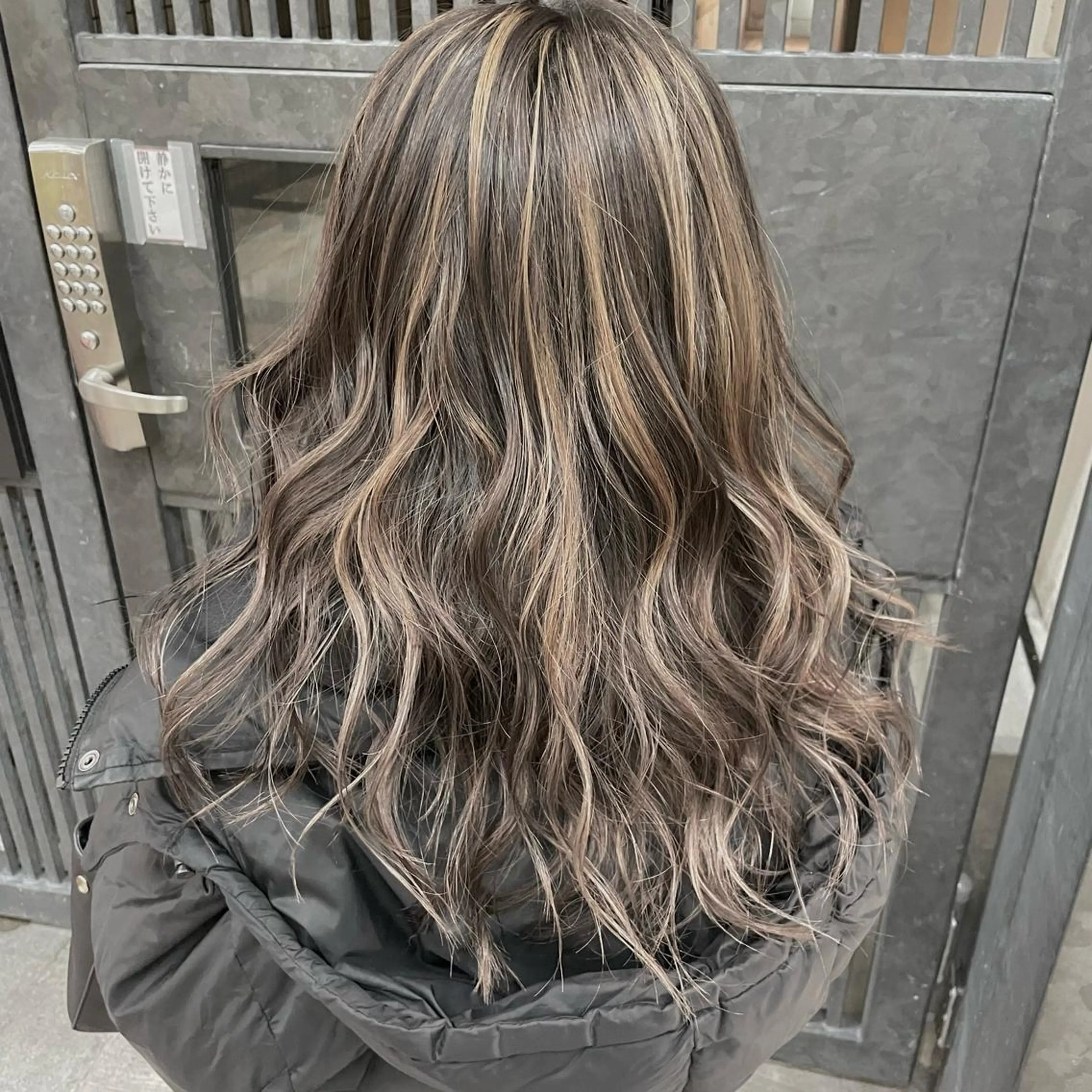 ロング アッシュ アッシュグレー アッシュグレージュ ミストバング ボブ レイヤー/ボブ/ ブリーチ/溝口誠二のヘアスタイル