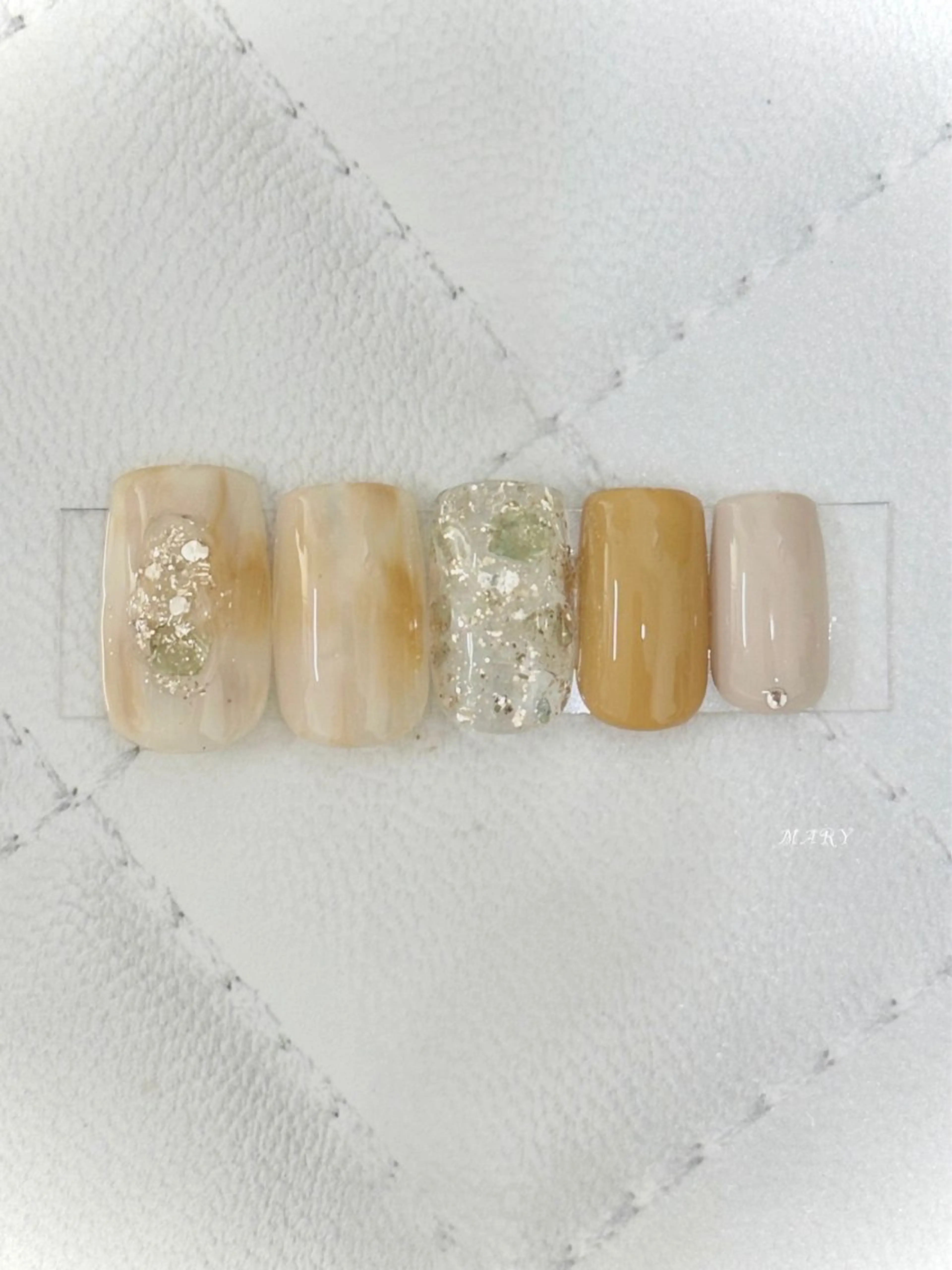 ネイル キラキラネイル ニュアンスネイル ワンカラーネイル ハンドネイル Mary nail所属・Mary nail .narumiのネイルデザイン