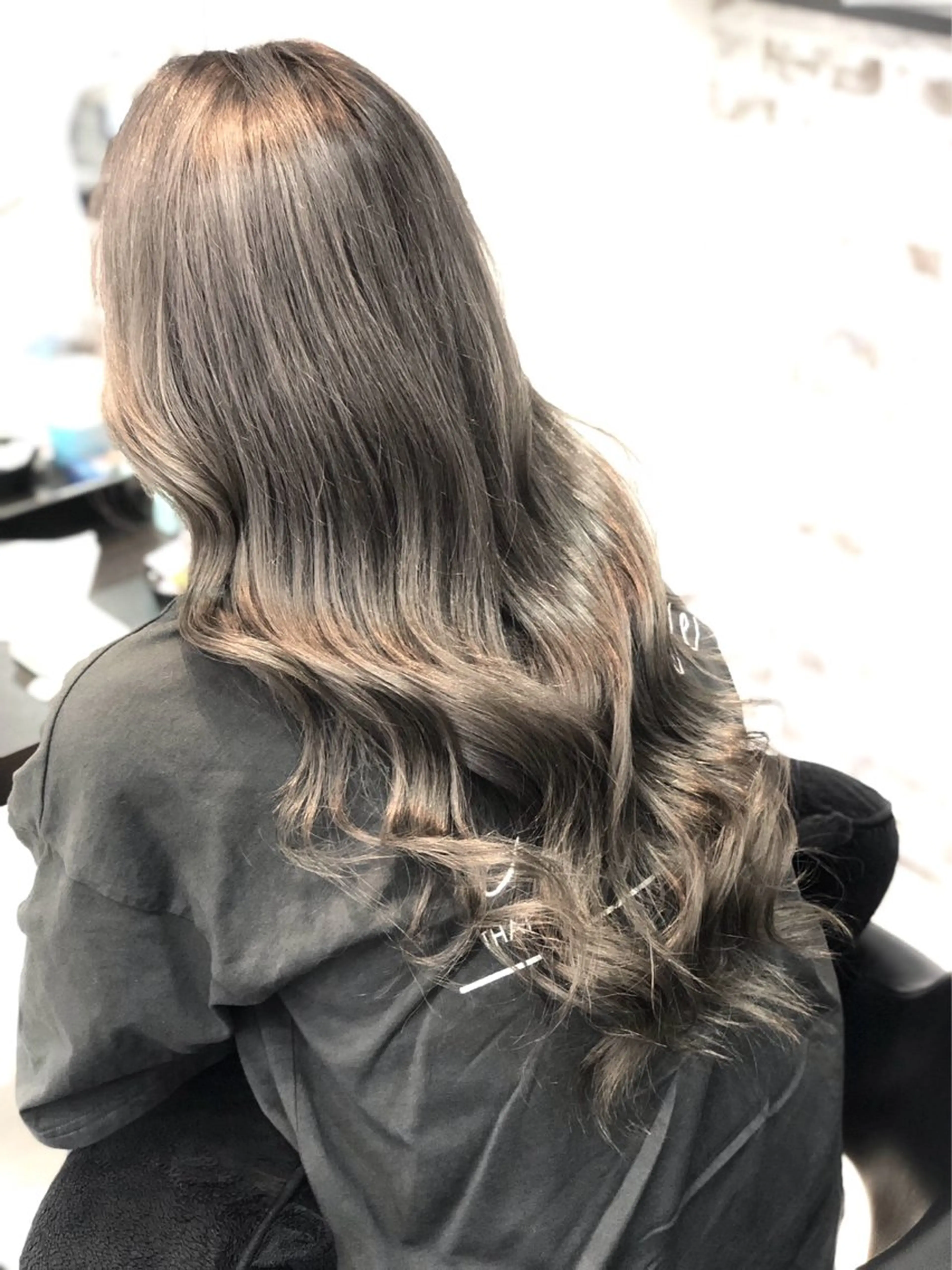 カラー グレージュ 近江 直毅のヘアスタイル
