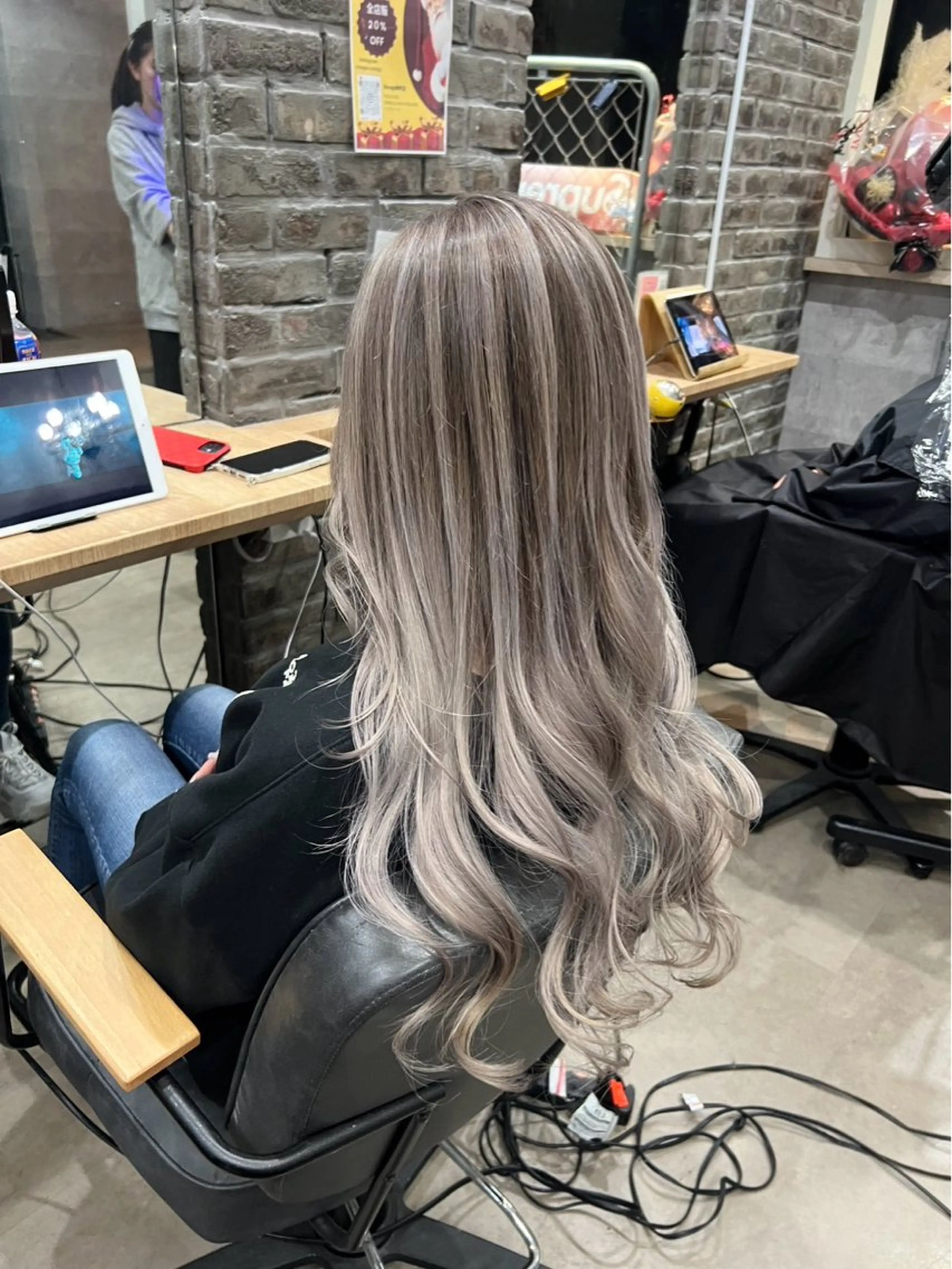 カラー ヘアカラー ラルガ下曽根所属・な 茶のヘアスタイル
