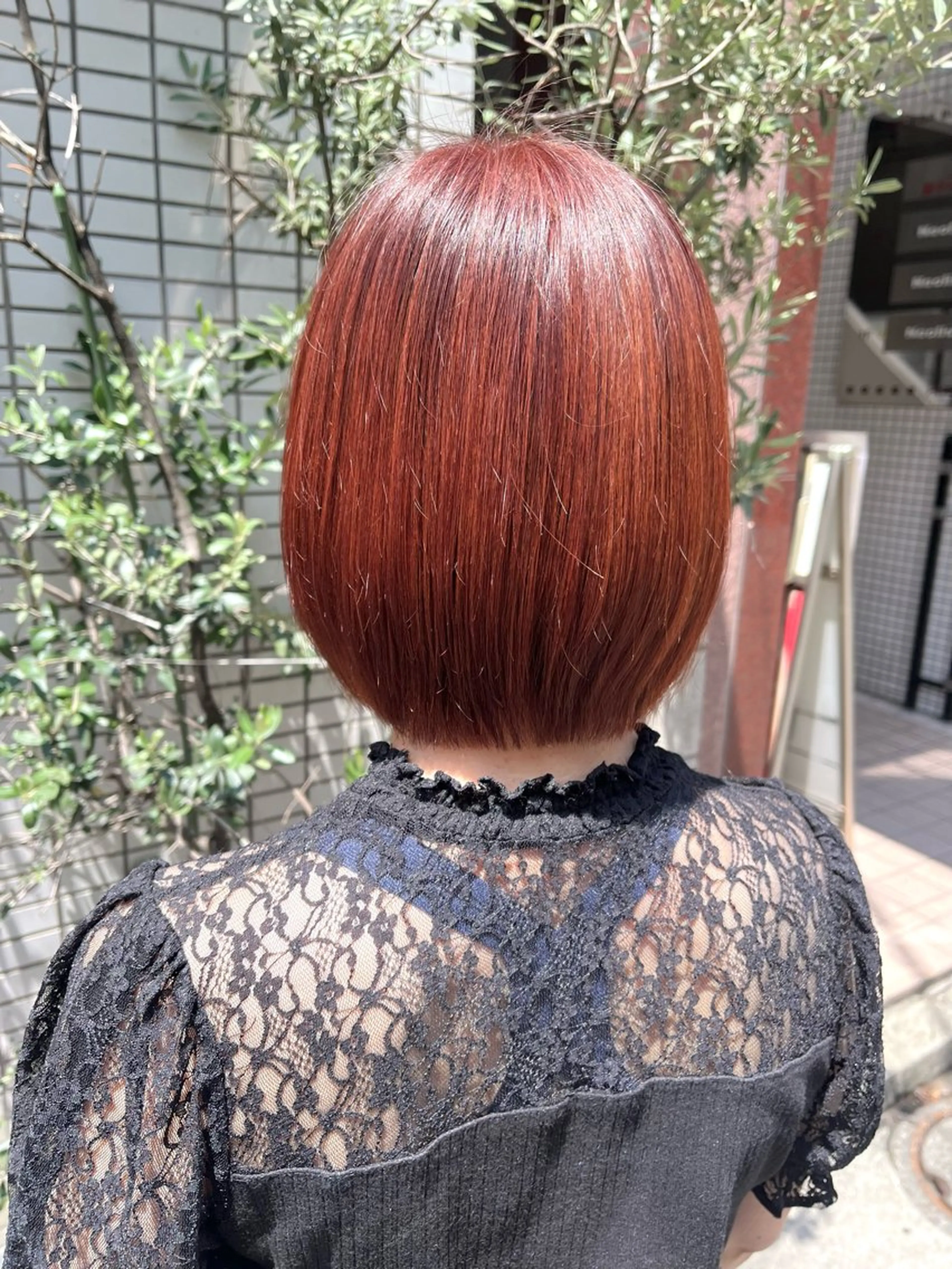 ショート カラー ブラウンカラー レッドカラー レッドブラウン カット ヘアカラー トリートメント ボブ／ストレート／ 似合わせカラーのヘアスタイル
