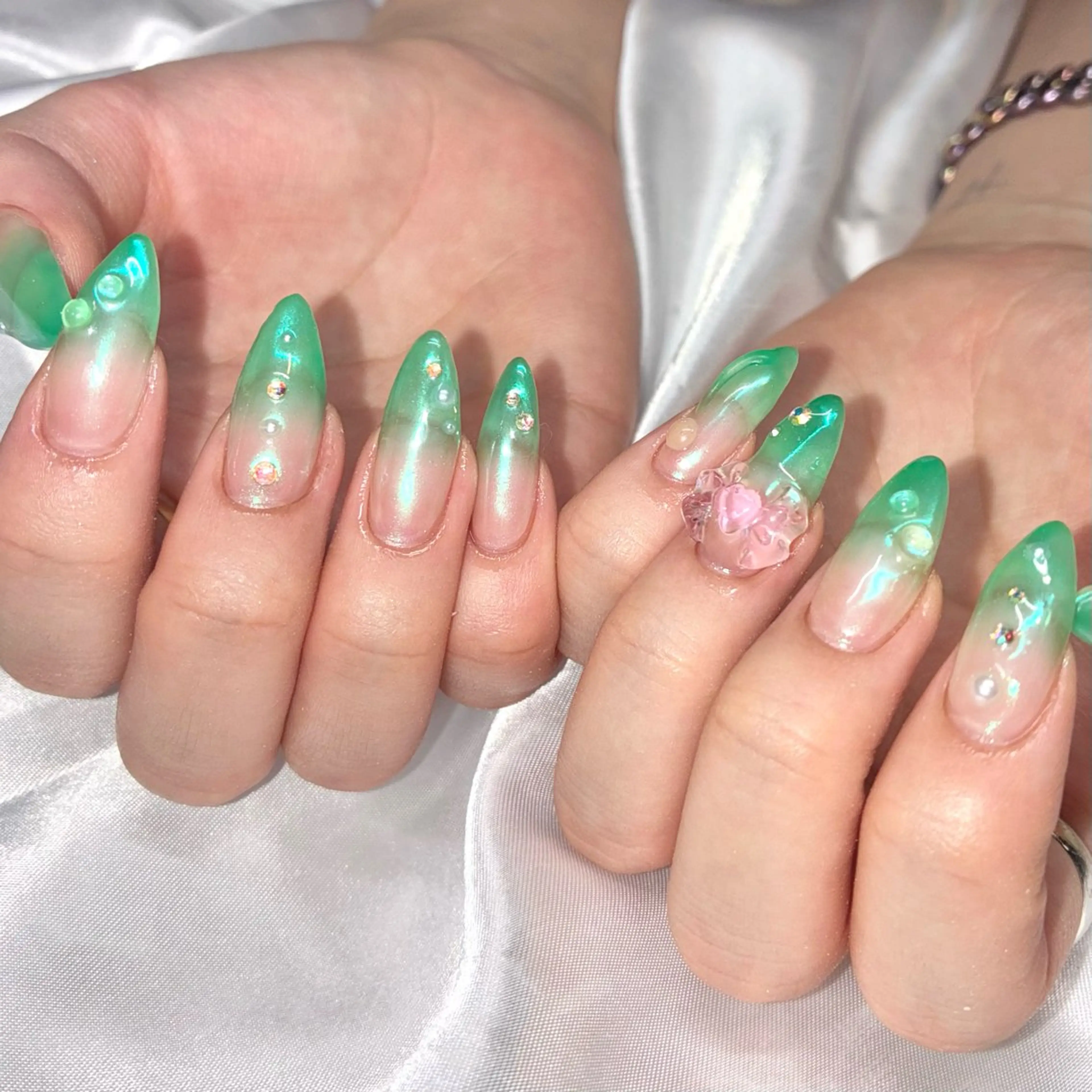 ネイル オーロラネイル ハンドネイル Nail ヌシん家 AKANEのネイルデザイン