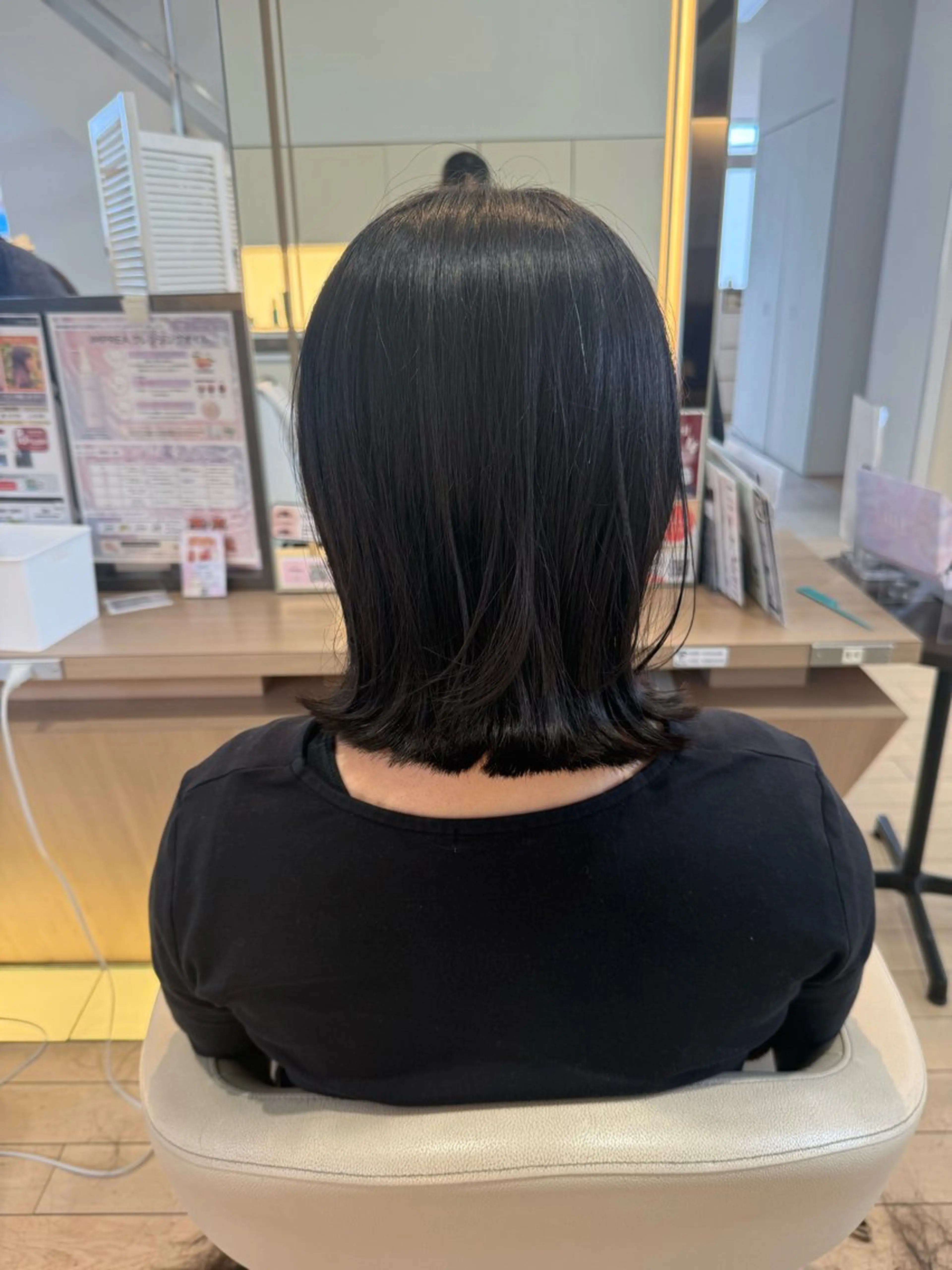 ミディアム くびれヘア レイヤーカット 原田 彩希のヘアスタイル