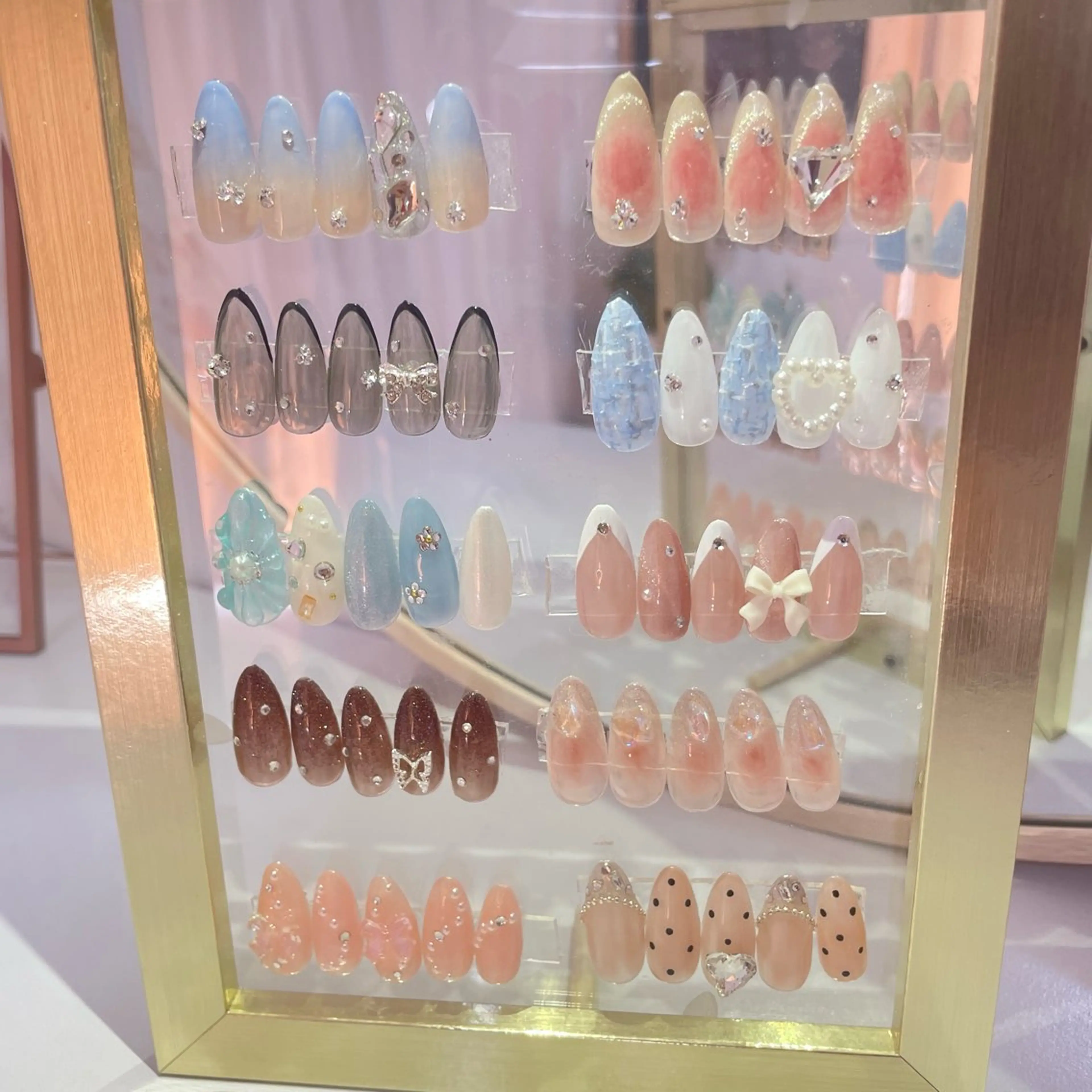 話題の【ワンホンネイル】✨💅色・配置・パーツ変更可能※オフ＆ケア込みの写真