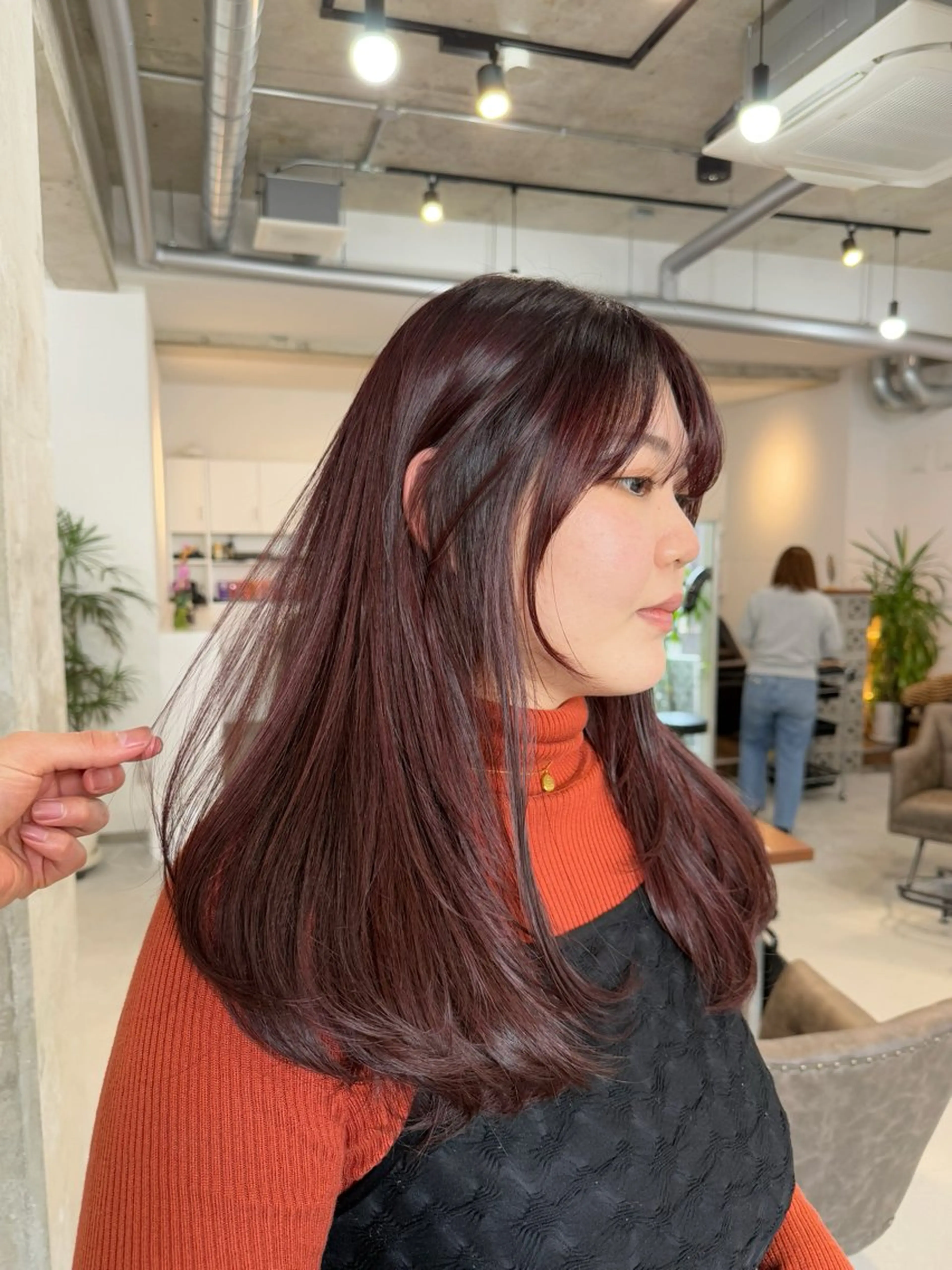 ロング カラー 顔周りカット カット ヘアカラー トリートメント カイリ /レイヤーカットのヘアスタイル