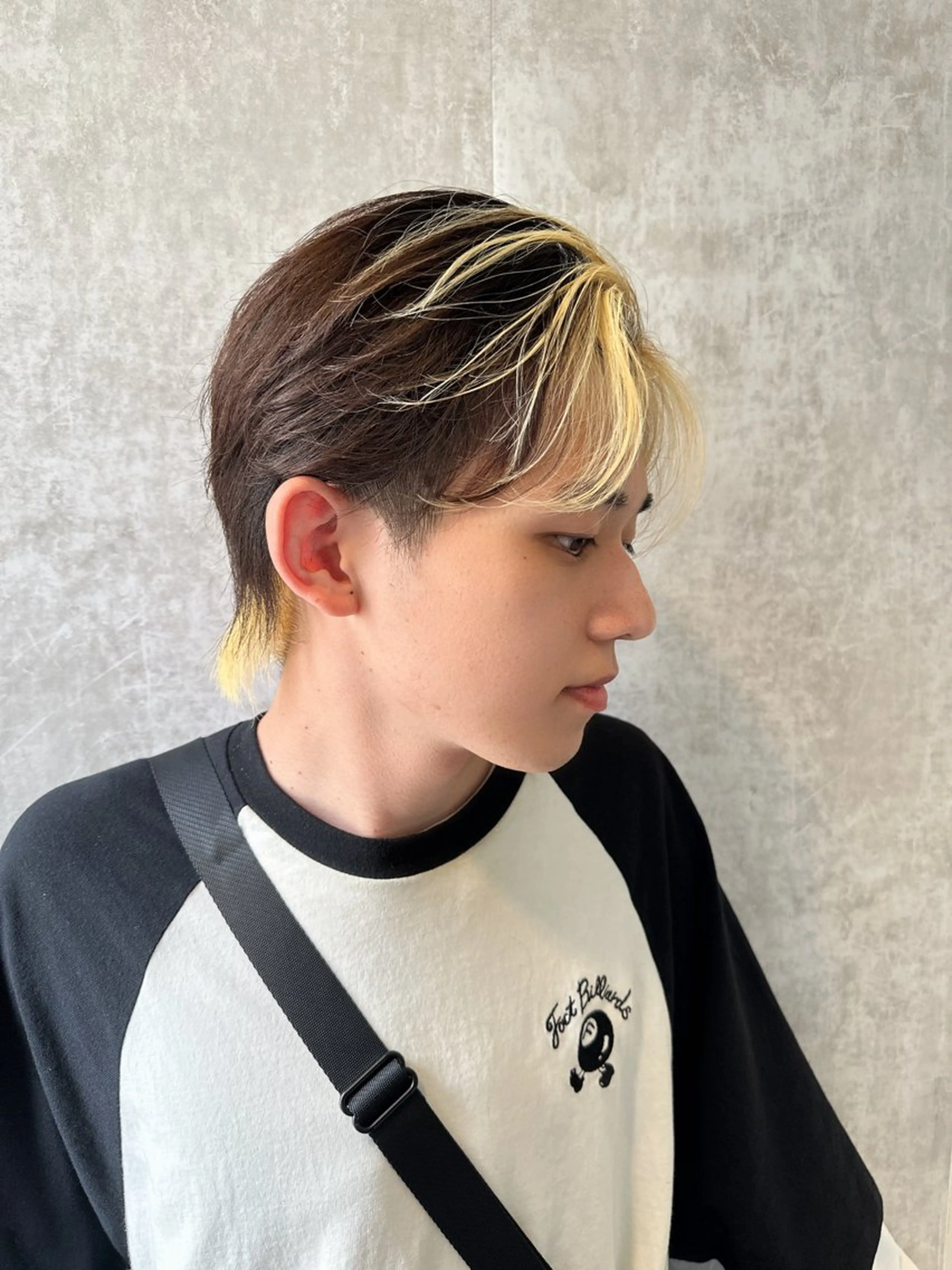 カラー メンズ カット ラウンドマッシュシャ ドウニュアンスパーマのヘアスタイル