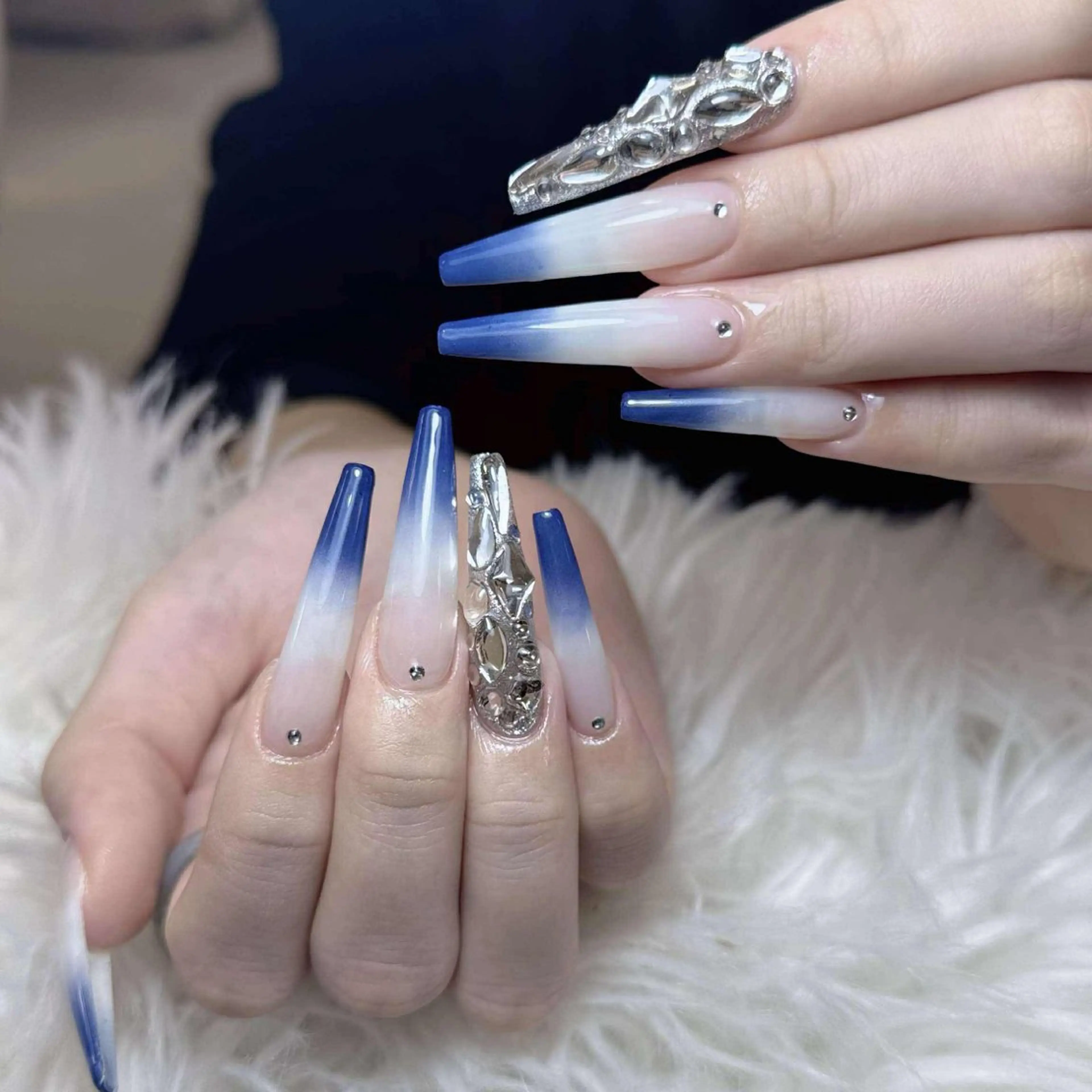 ネイル アートネイル オーロラネイル チークネイル 長さ出し フットネイル ハンドネイル ハンドケア Noiranail_ studioのネイルデザイン