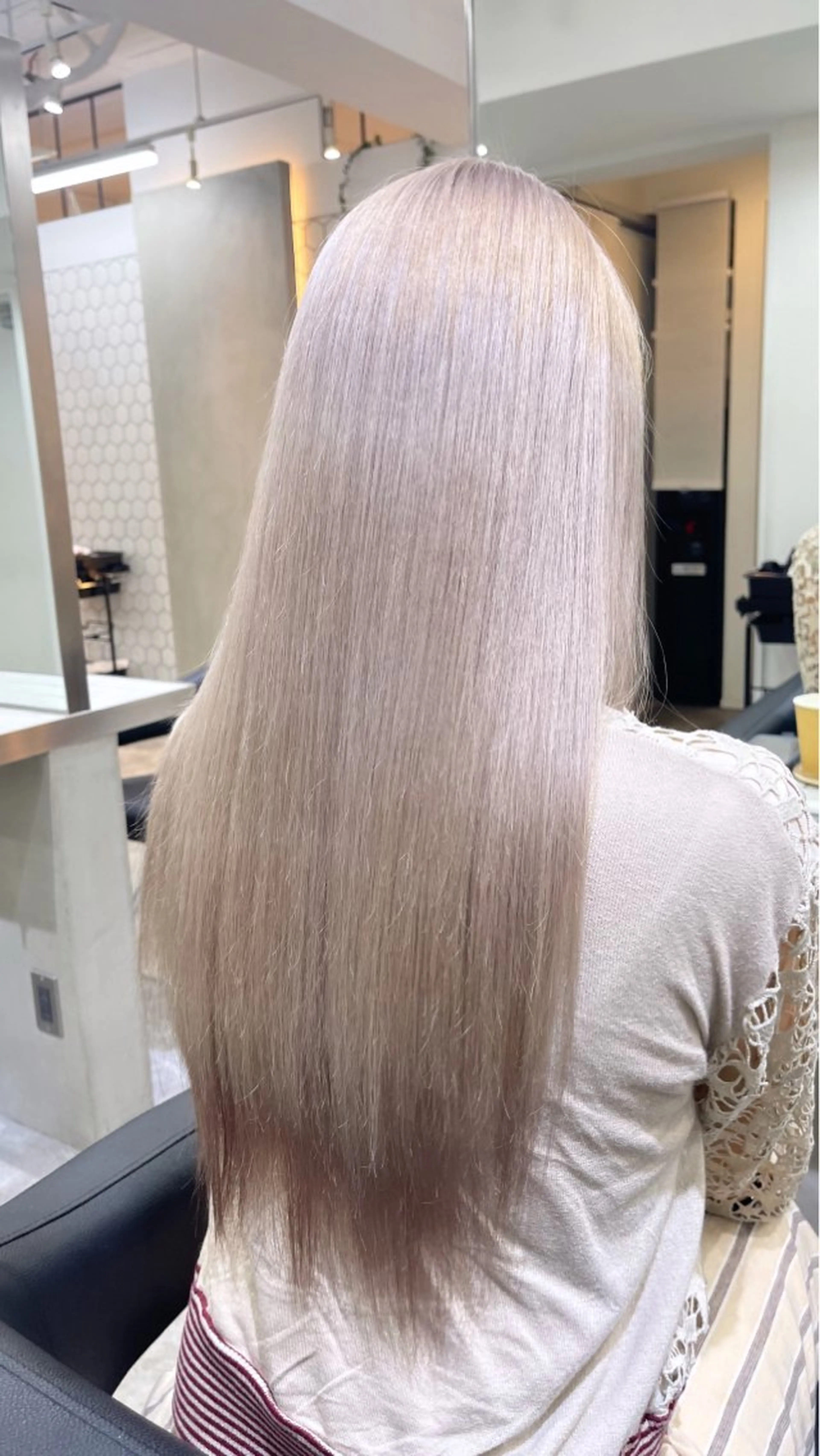 ロング カラー TENSHO 原宿　ハイトーンのヘアスタイル