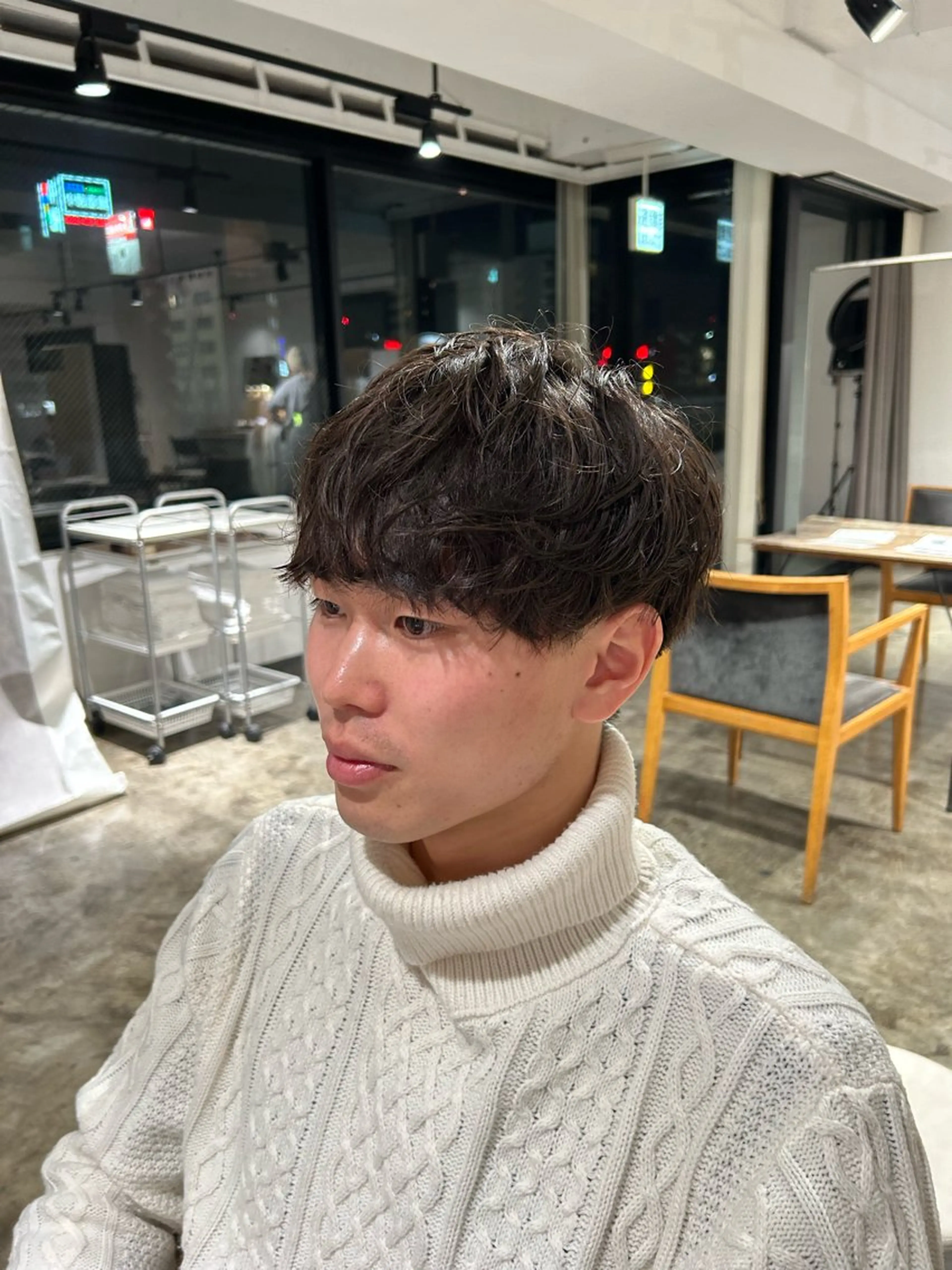 ショート メンズ センターパート ダウンパーマ メンズ韓国風 マッシュ メンズパーマ フェザーパーマ癖毛 曲がる縮毛矯正森岡のヘアスタイル