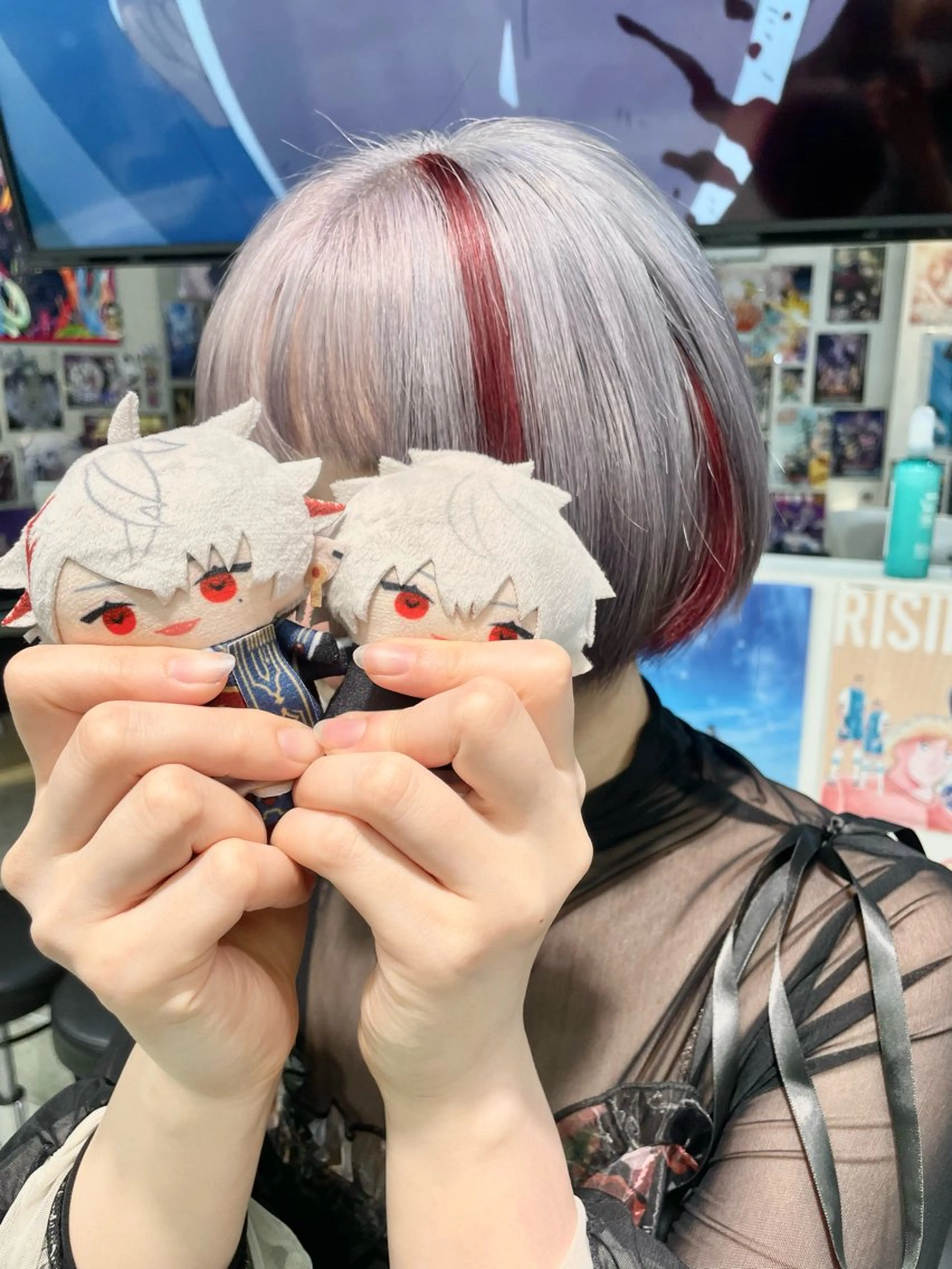 セミロング カラー ブリーチ ケアブリーチ デザインカラー メッシュ レッドカラー ヘアカラー トリートメント インナーカラー/推し アニメカラー/ウルフのヘアスタイル