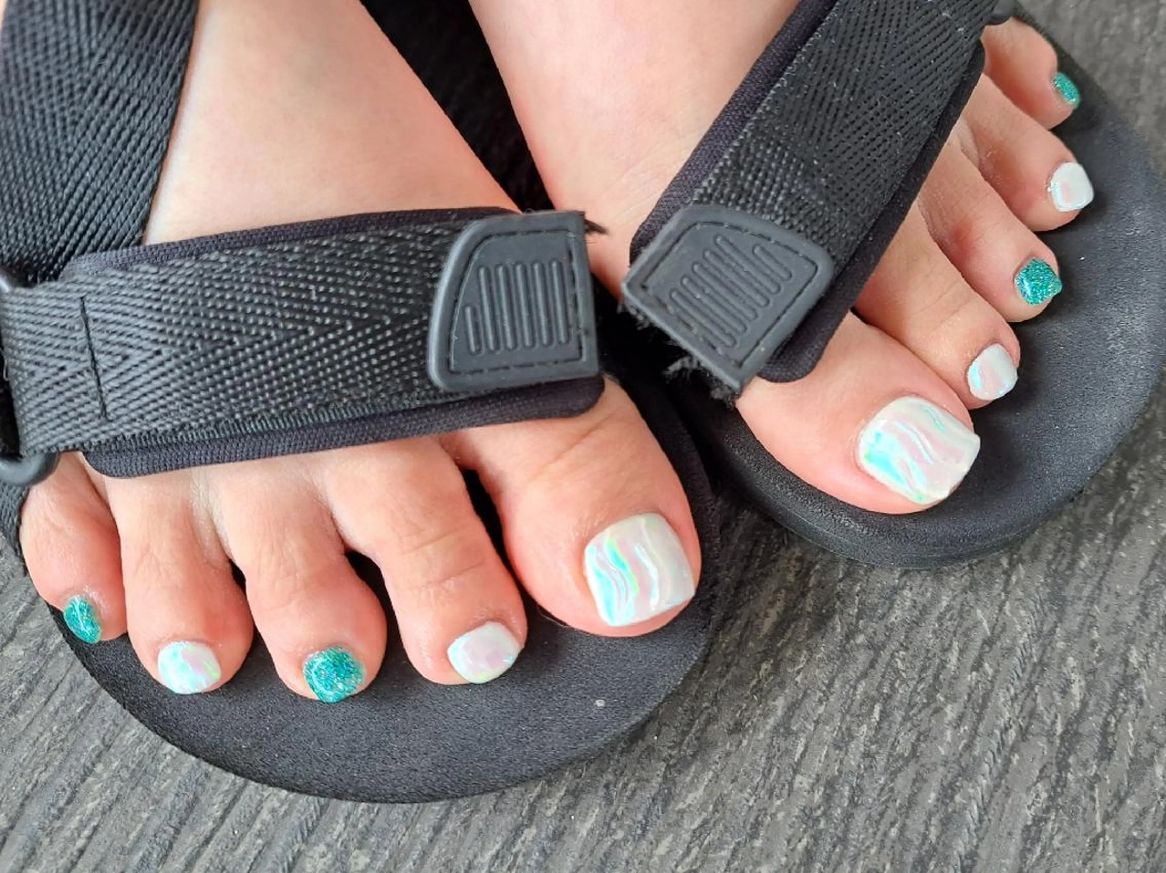 ネイル オーロラネイル ハンドネイル フットネイル Lupinus所属・Lupinus ルピナスのネイルデザイン