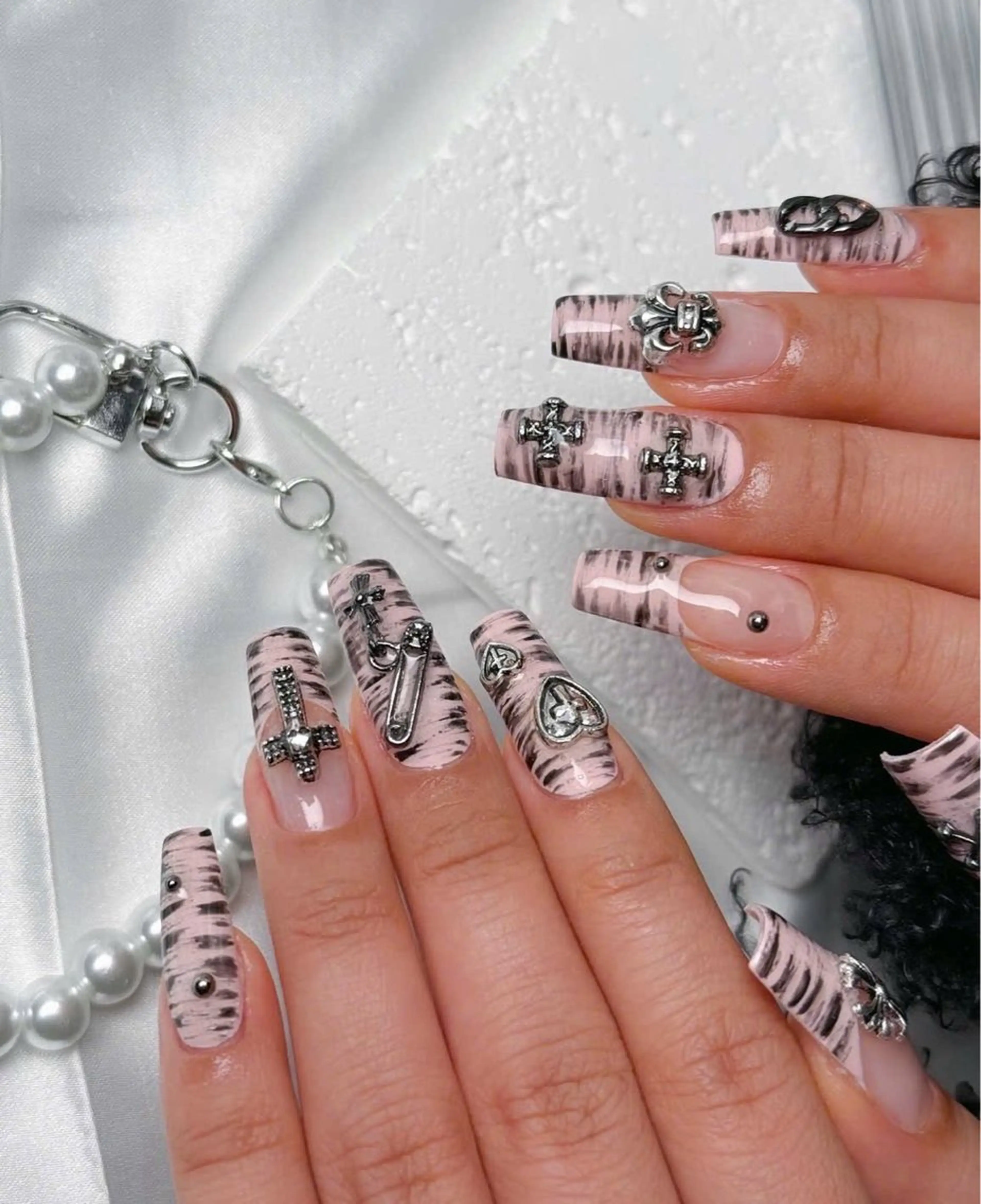 ネイル フレンチネイル キラキラネイル マグネットネイル ミラーネイル ニュアンスネイル ハンドネイル Lina所属・MeiMei Nail モデル募集のネイルデザイン