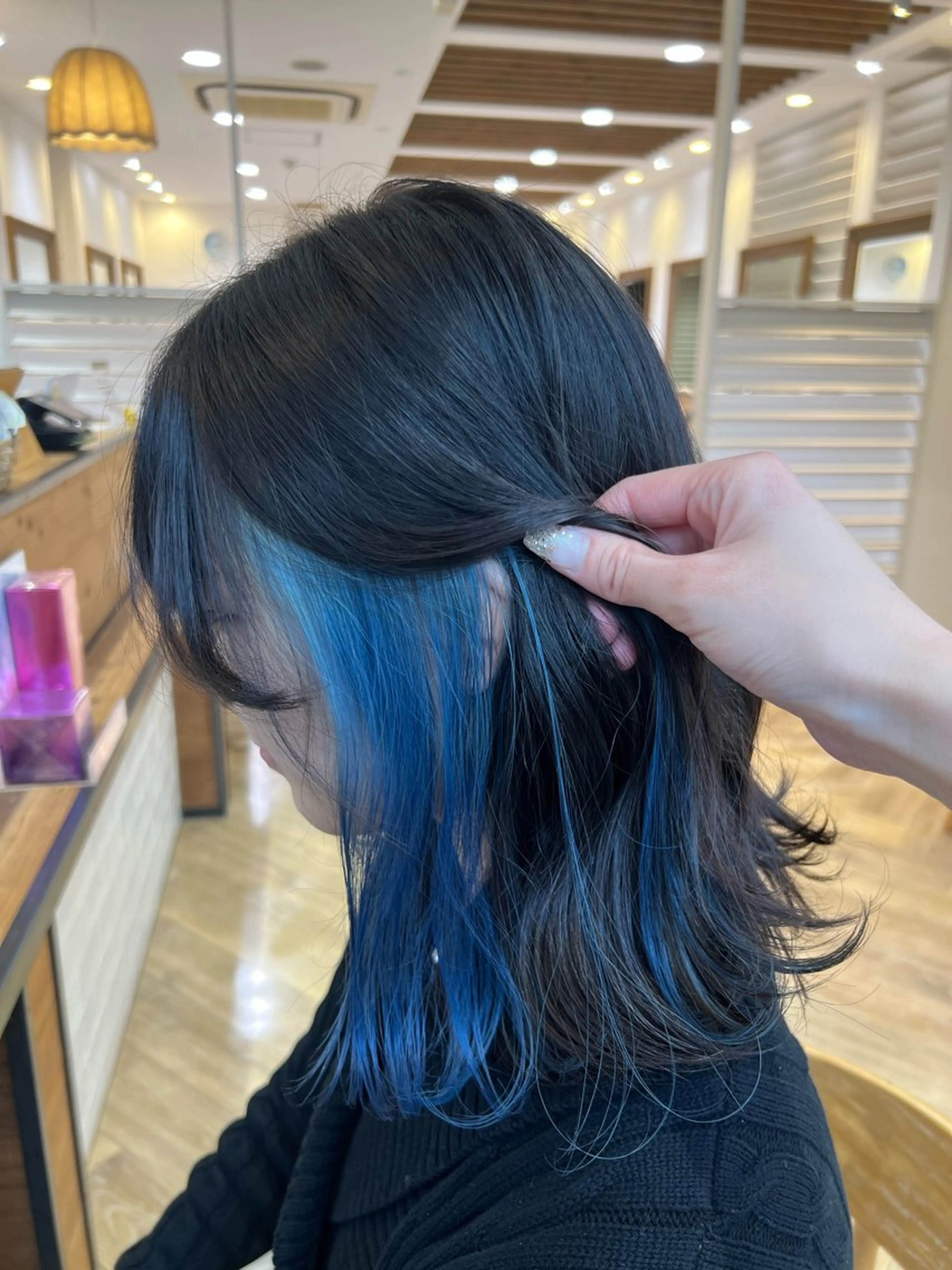 ミディアム カラー SLASHスラッシュ 小西結奈のヘアスタイル