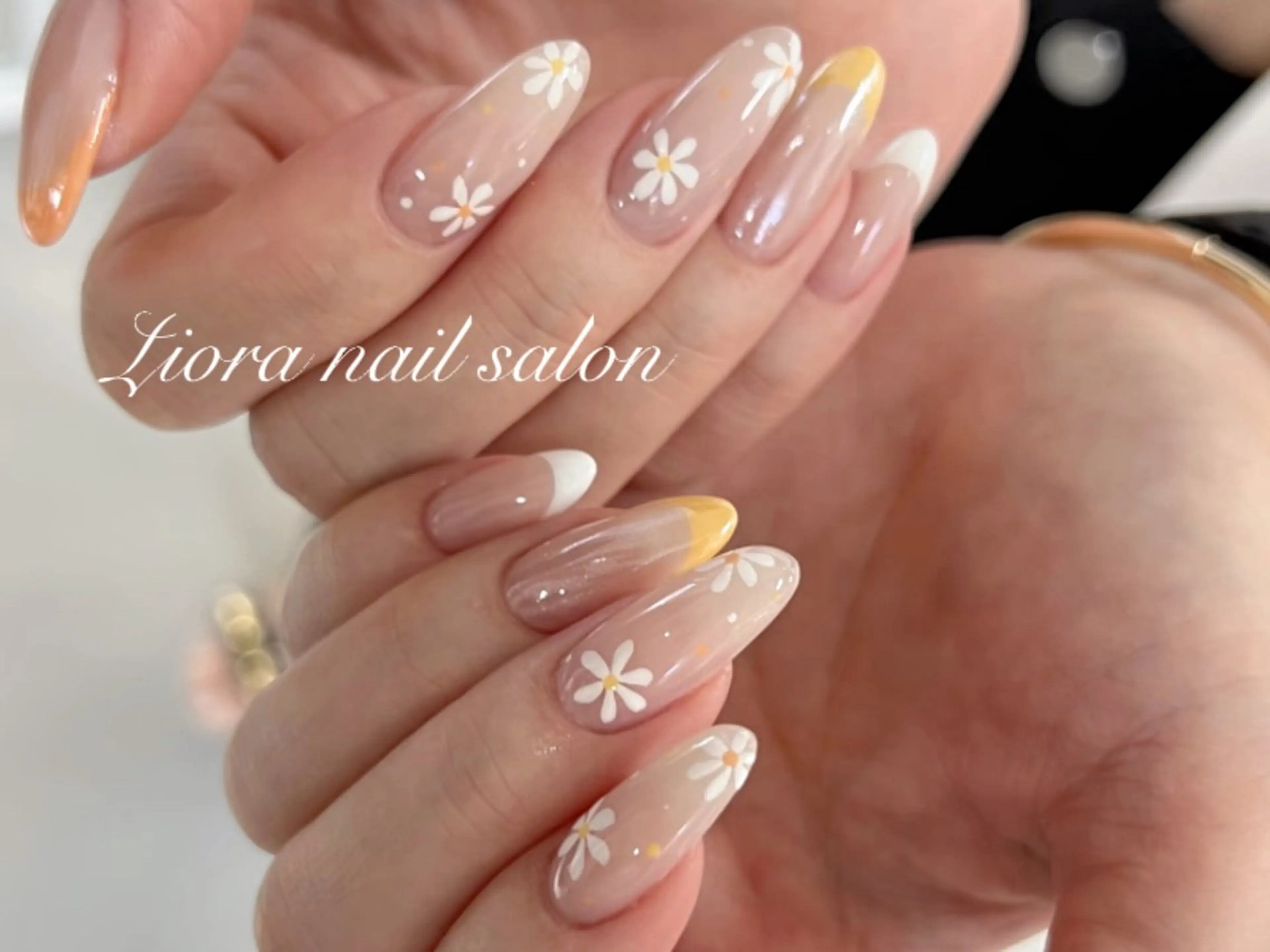 ネイル フレンチネイル ジェルネイル ガーリー グラデーション キラキラネイル ハンドネイル Liora ネイルサロン所属・Liora nail salonのネイルデザイン