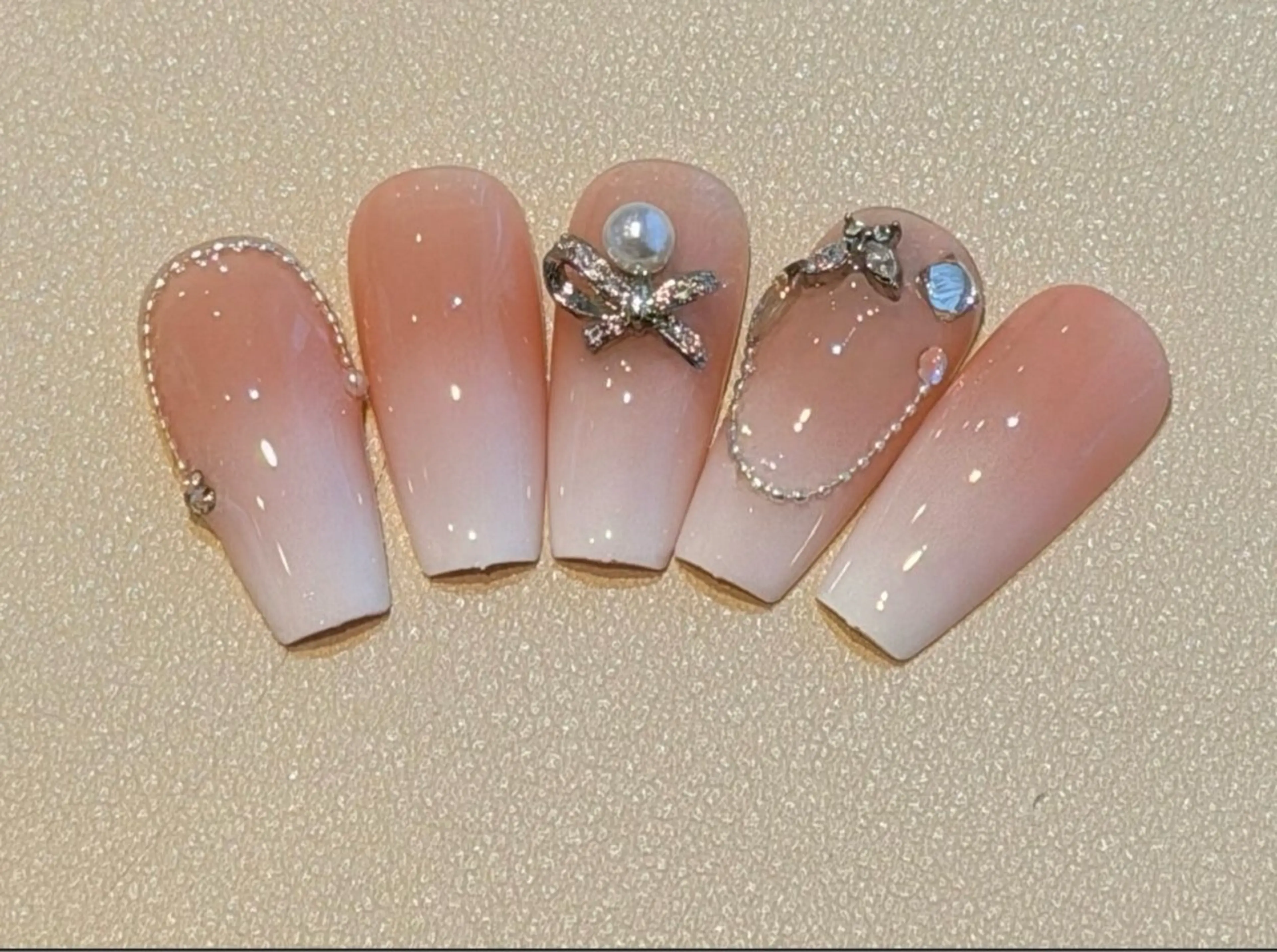 ネイル ハンドネイル CHERIR Emiのネイルデザイン