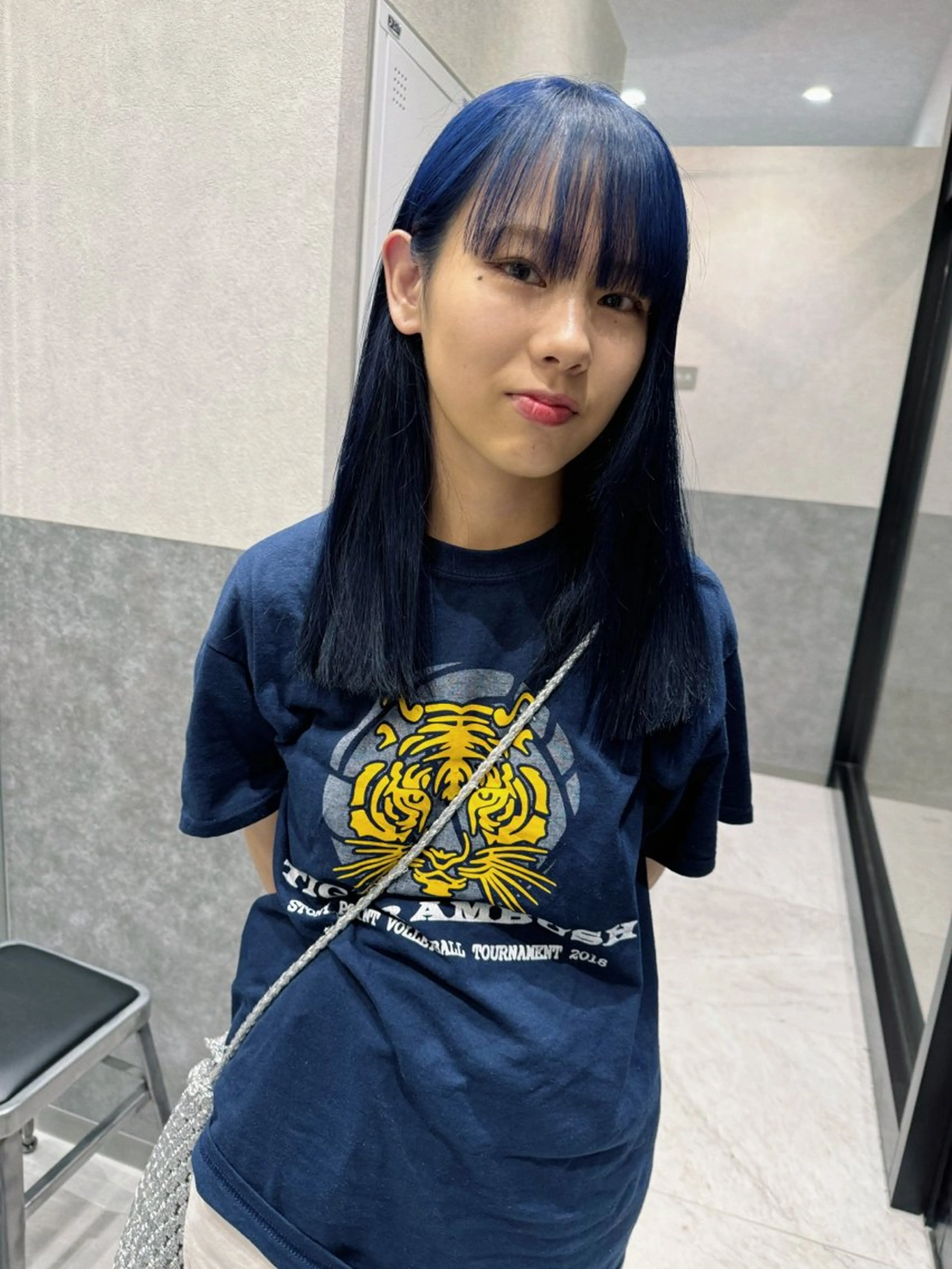 セミロング カラー ブリーチ ブルーカラー ネイビーカラー ヘアカラー SALOWIN新潟万代店所属・SaKiho 🎀のヘアスタイル